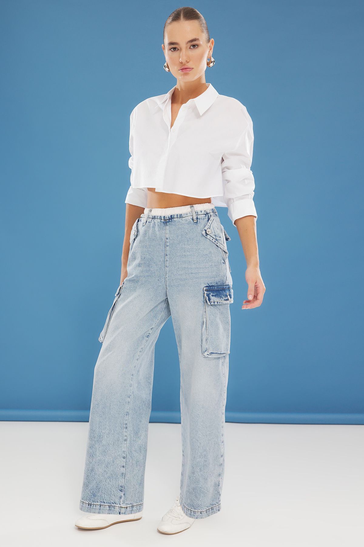 Trendyol Collection Niebieskie Bokserki Z Kieszeniami Cargo, Paskiem I Wysokim Stanem, Szerokie Nogawki, Jeansy Twoss25je00185 Kobieta - 34