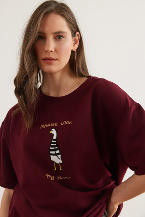 Olalook Kadın Bordo Marine Nakışlı Rahat Kalıp Tişört TSH-19000832