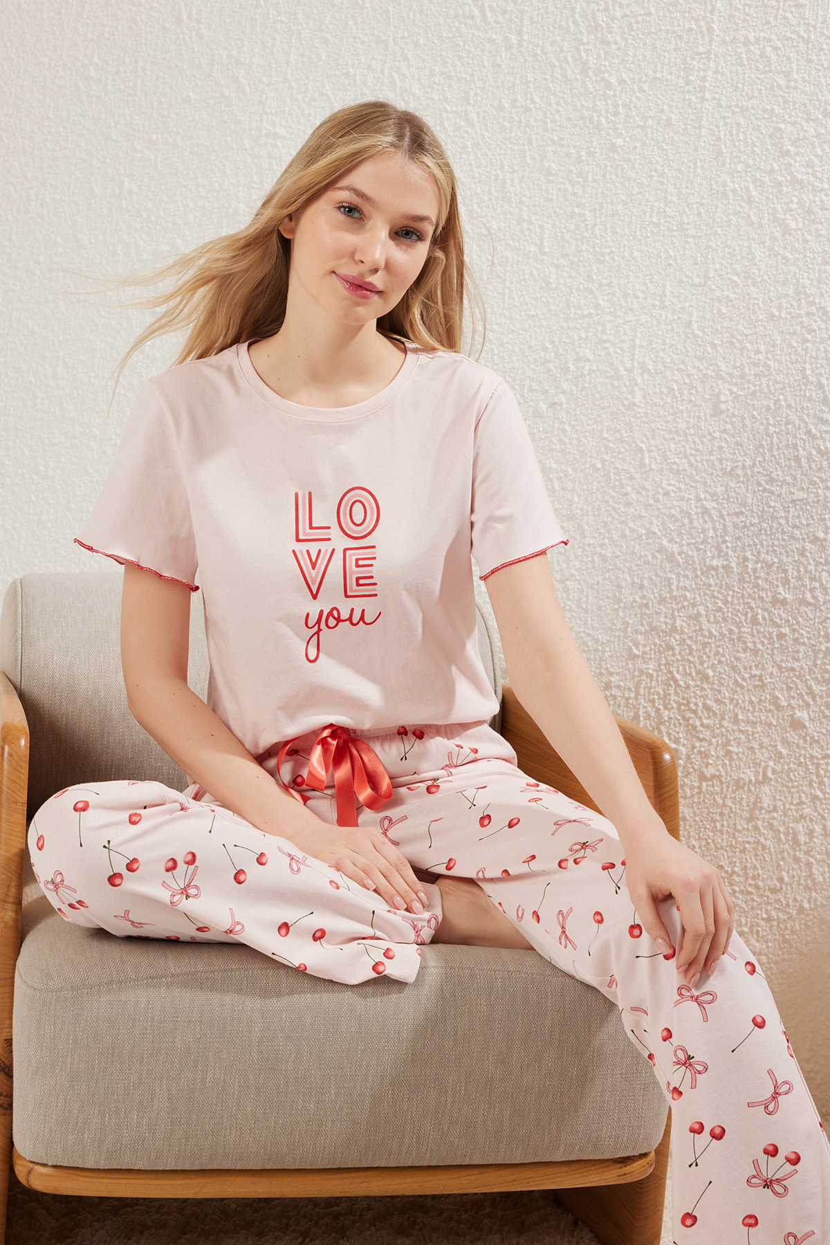 Trendyolmilla  Pudra %100 Pamuklu Kiraz ve Kurdele/Fiyonk Desenli Örme Pijama Takımı THMSS25PT00188 - Görsel 2