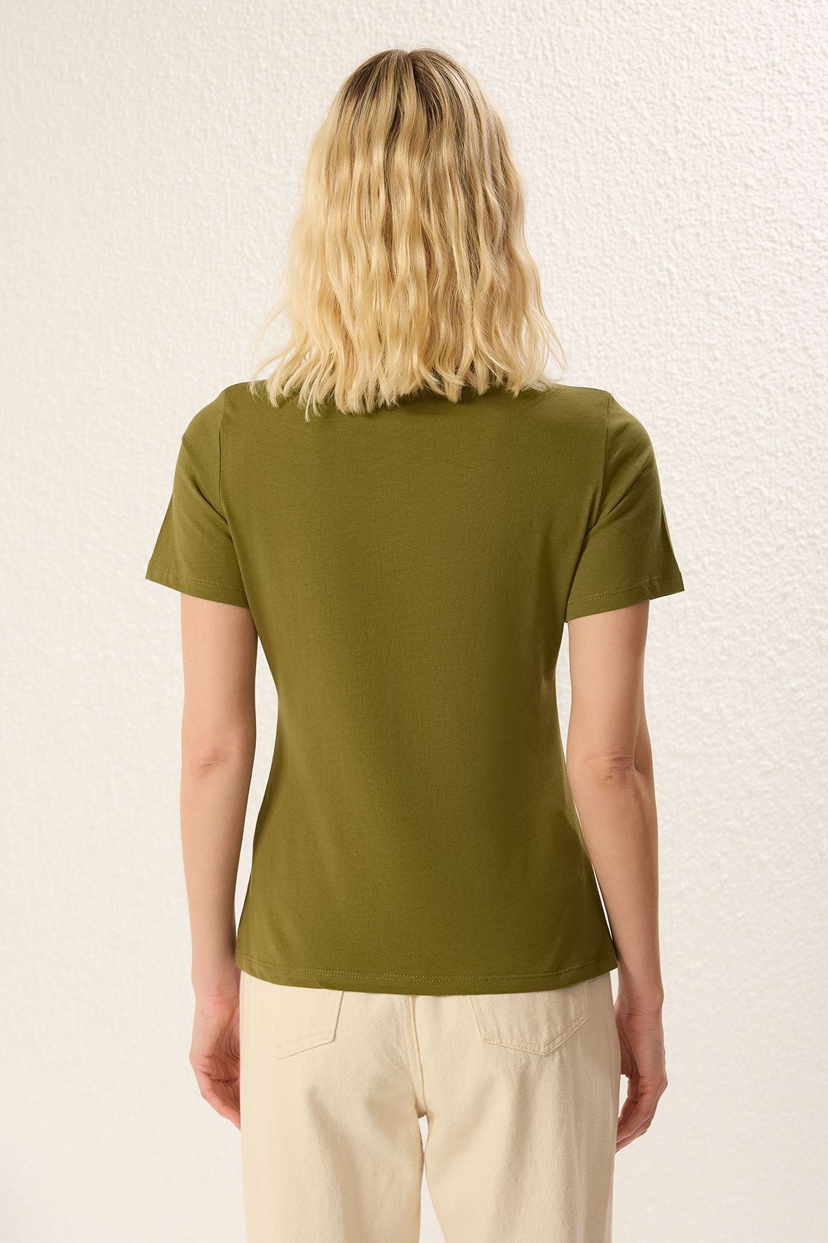 Trendyol Collection-Khaki Regular/Regular Fit Pletené tričko se zapínáním na patentky TWOSS25TS00029 5