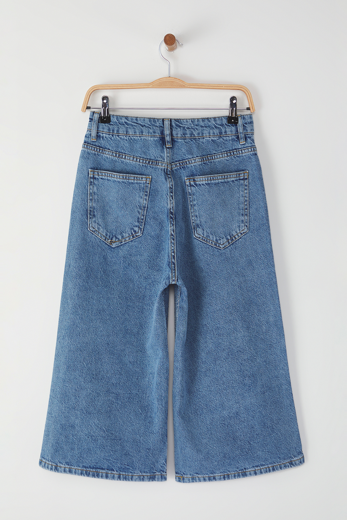 Trendyolmilla  Mavi Taşlı Paçası Kesikli Denim Kapri Bermuda TWOSS25SR00061 - Görsel 7