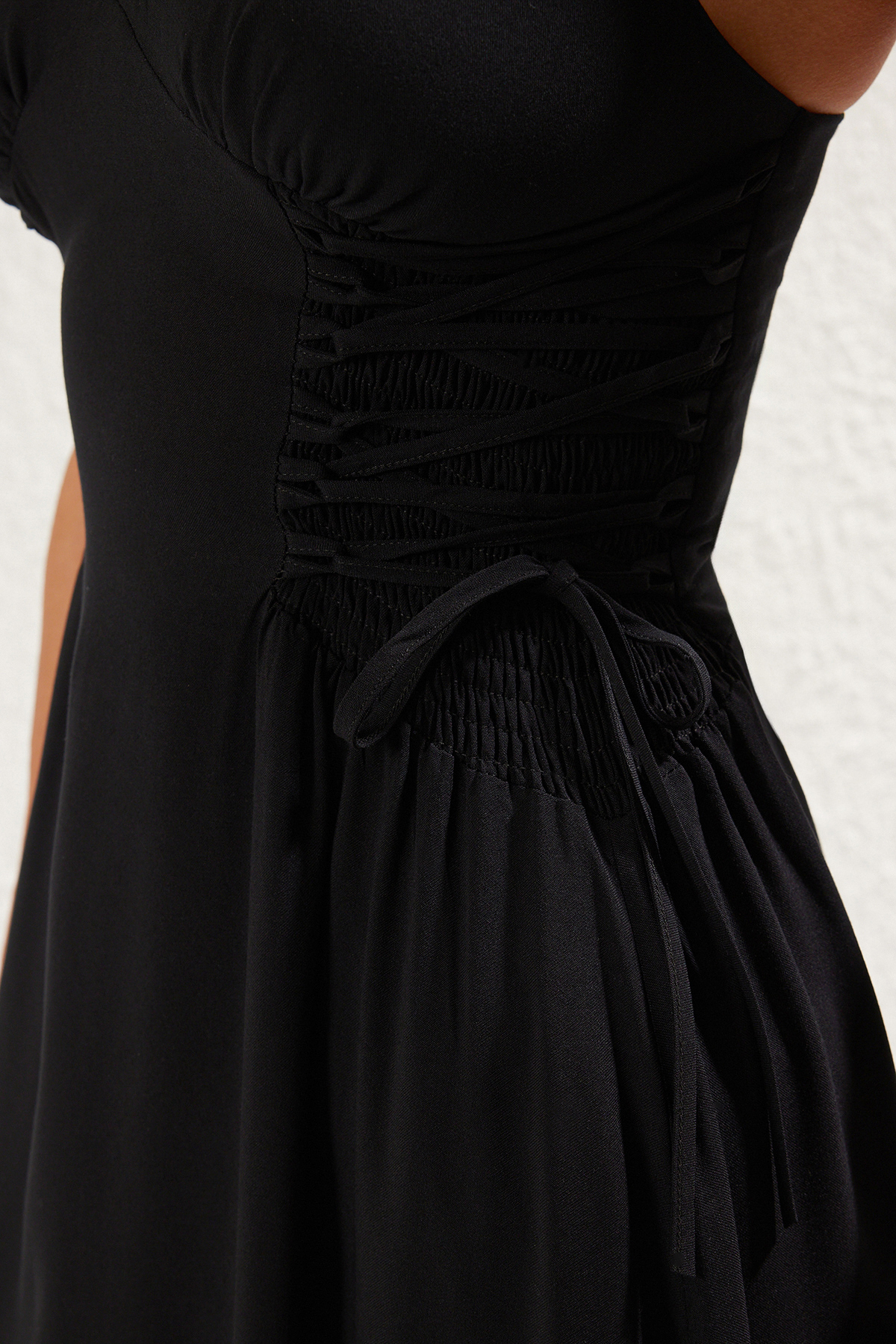 Trendyolmilla  Siyah Dokuma Bağlama Detaylı Maxi Plaj Elbise TBESS24EL00098 - Görsel 4