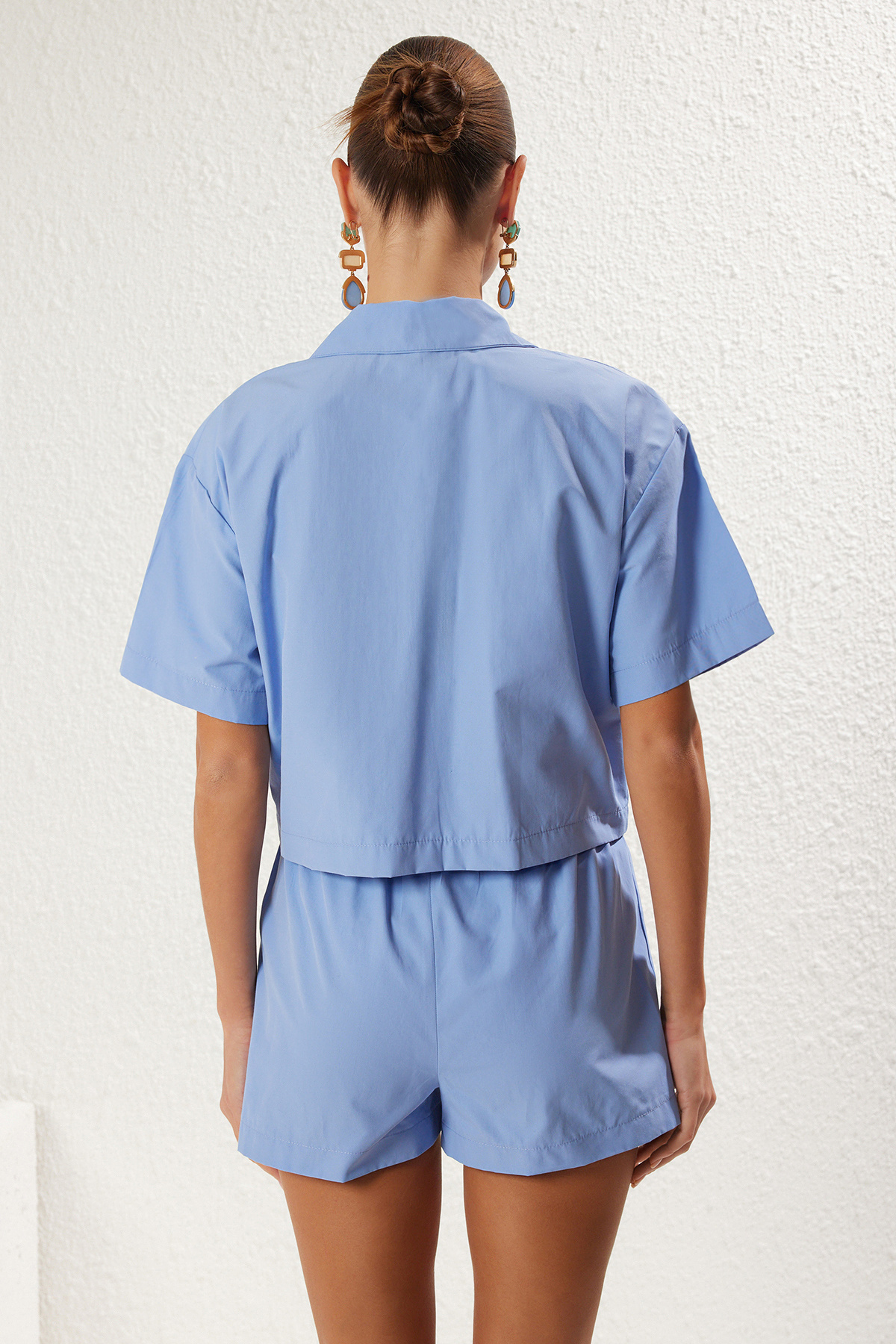 Trendyolmilla  Mavi Dokuma Çiçek Aplikeli Plaj Gömlek-Şort Takım TBESS25AU00002 - Görsel 5