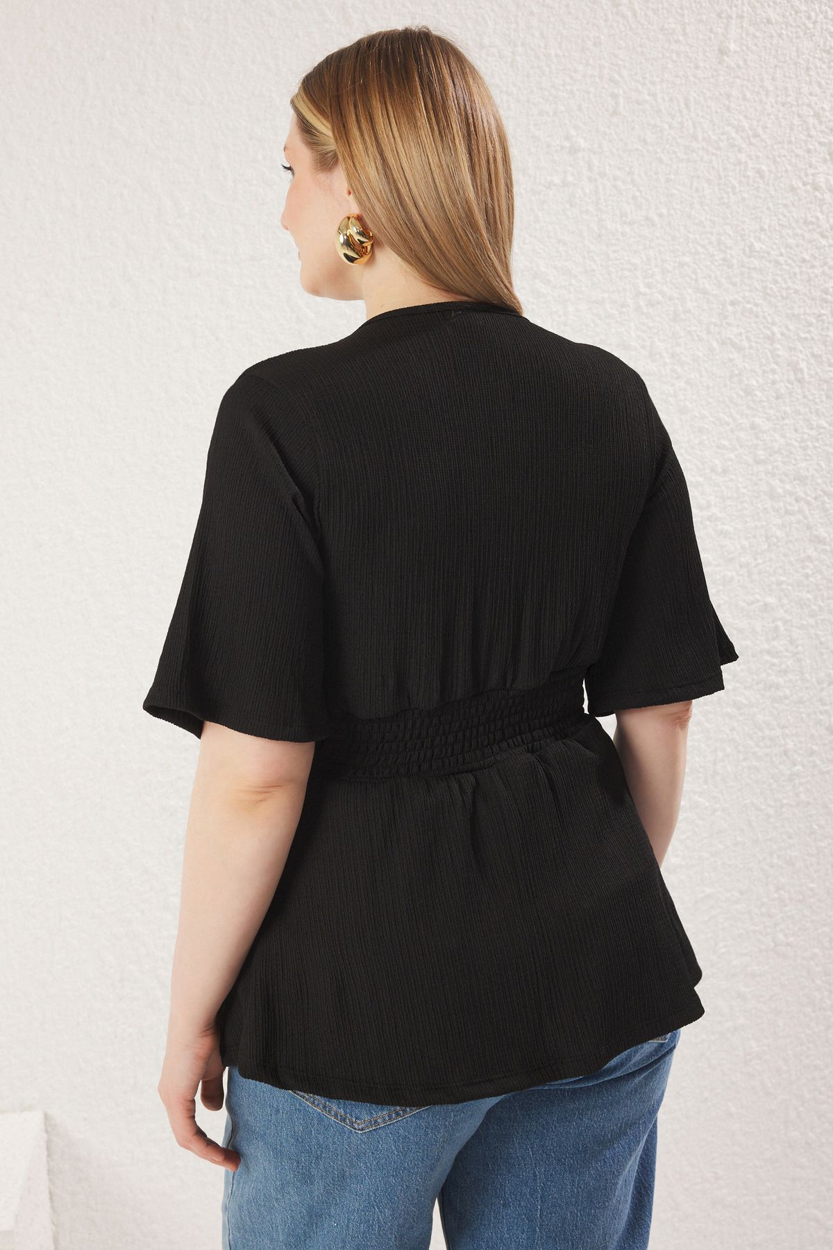 Trendyol Curve-Schwarze gestrickte Plus-Size-Bluse mit zweireihigem Ausschnitt und Gips-Detail TBBSS25AF00083 5