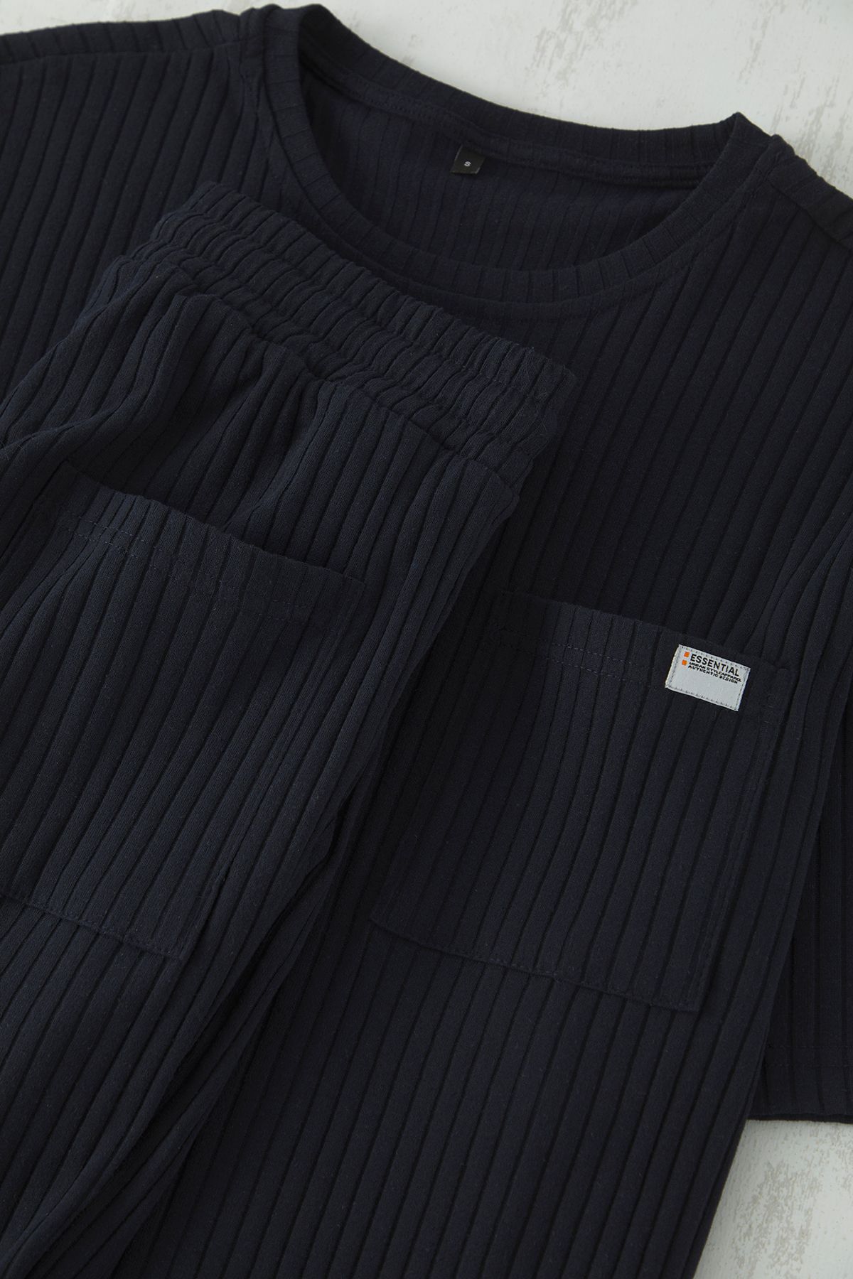 Trendyol Collection-Souprava pyžama s žebrovanými pletenými šortkami - tmavě modrá, Regular Fit TMNSS25PT00030 2