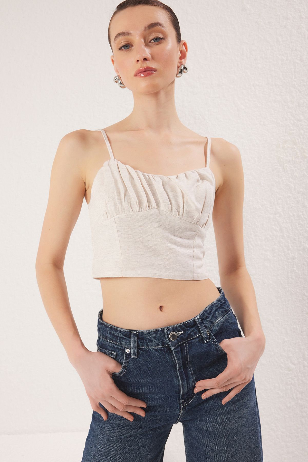 Trendyol Collection Beżowa Lniana Bluzka Z Cienkimi Ramiączkami I Krótkim Topem Kobieta - 42