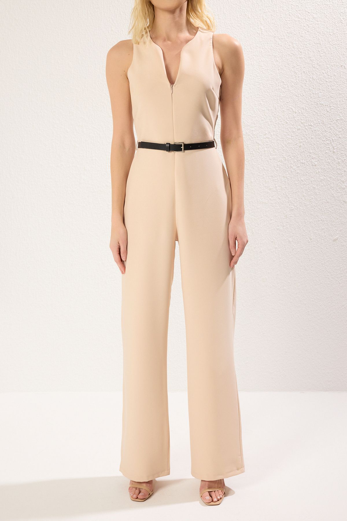 Trendyol Collection-TWOSS25TU00017 Modell Stone Jumpsuit 4