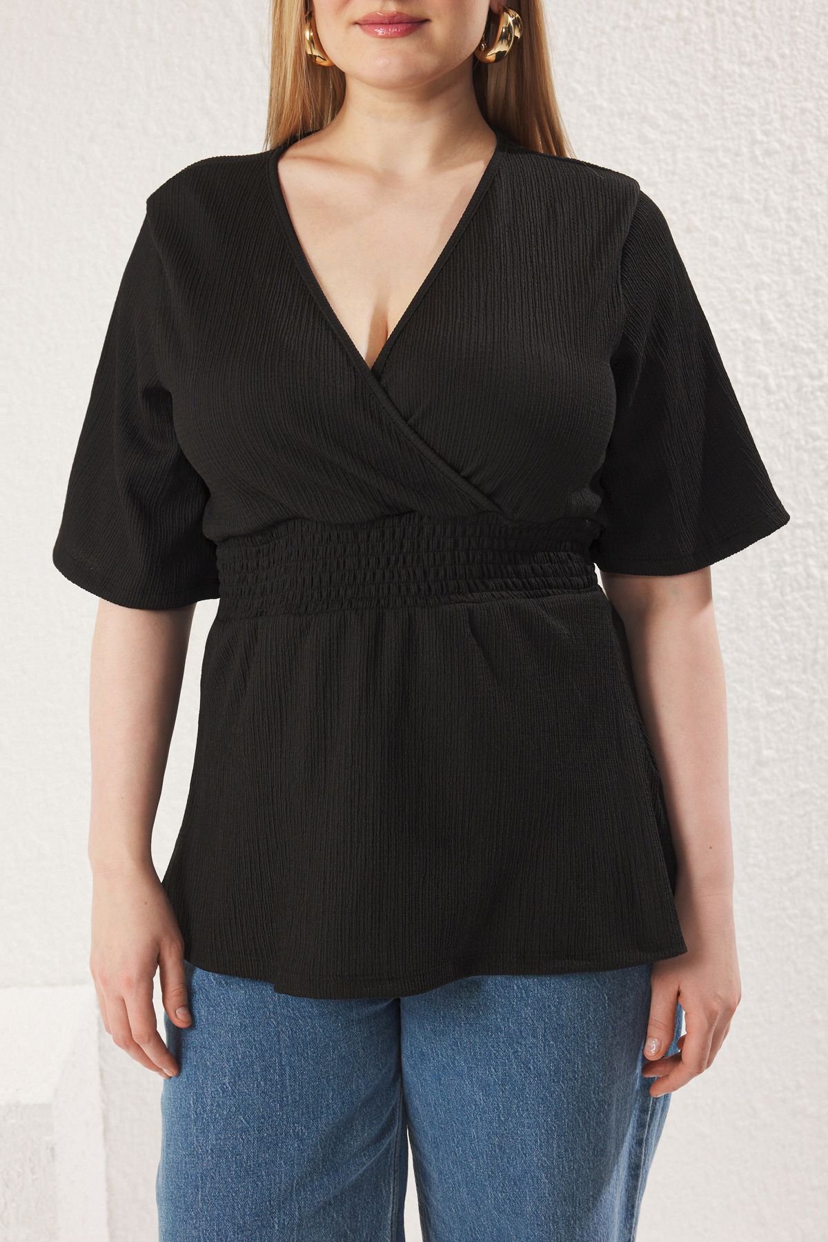 Trendyol Curve-Schwarze gestrickte Plus-Size-Bluse mit zweireihigem Ausschnitt und Gips-Detail TBBSS25AF00083 3