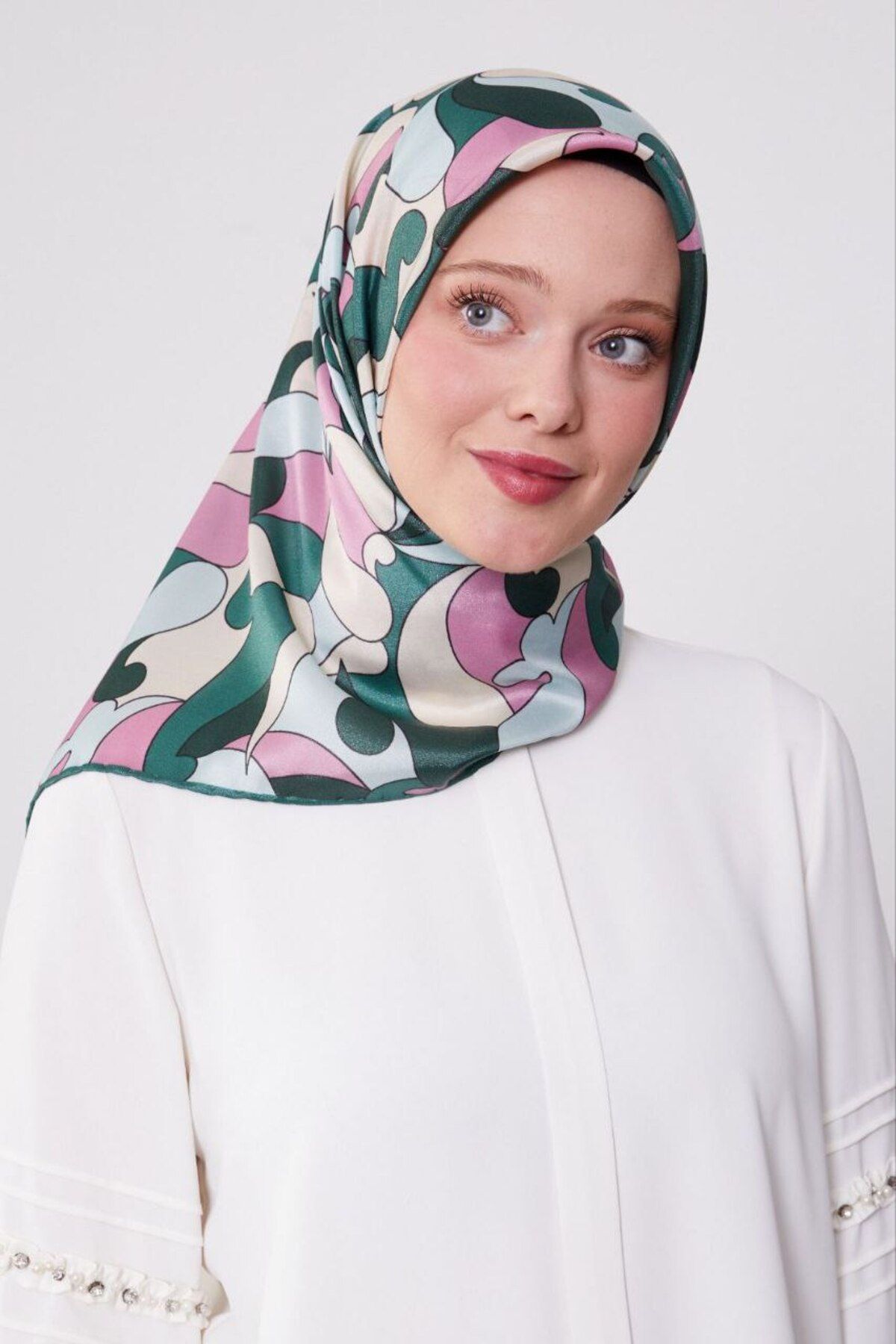 Levidor-Abstract Pattern Sparkling Crystal Scarf 1