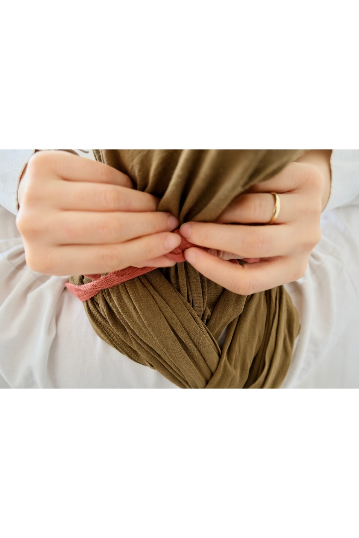 runbaby ( 75x75 cm ) Ayarlanabilir Askılı Doğal Tek Kat Müslin Emzirme Örtüsü - Kiremit fotoğrafı 3 (önizleme)