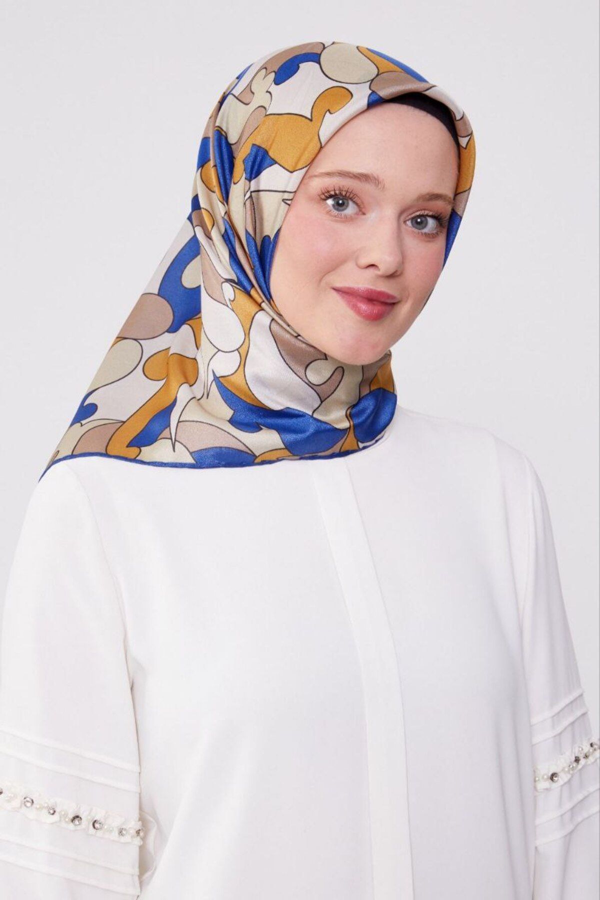 Levidor-Abstract Pattern Sparkling Crystal Scarf 1