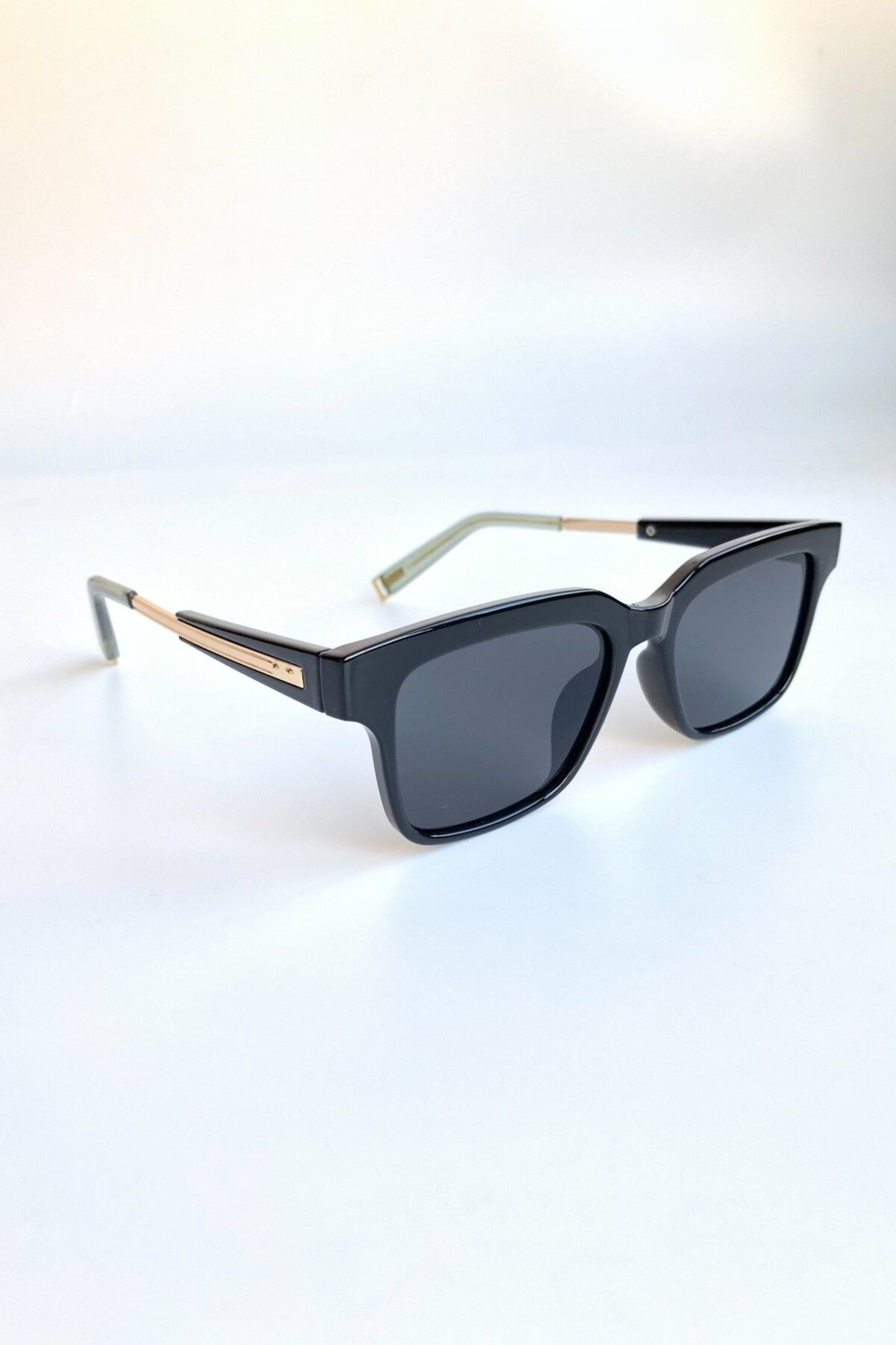 DSN-Lia Black Sunglasses 2