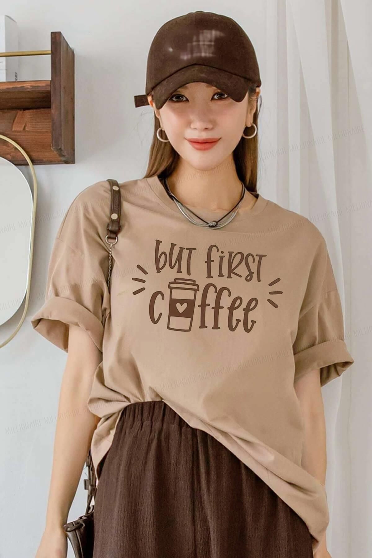 WOODROFFE Kadın But First Coffee Camel Oversize Salas Boyfriend Tişört