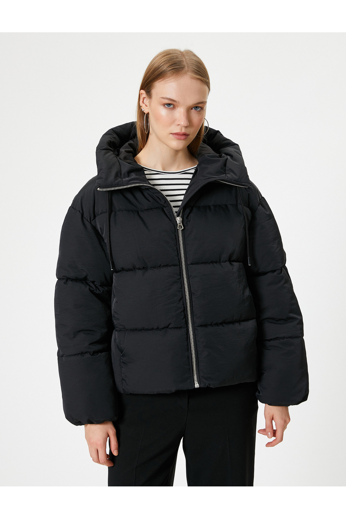 Koton  Kısa Şişme Mont Kapüşonlu Fermuarlı Cepli Rahat Kalıp - Görsel 3