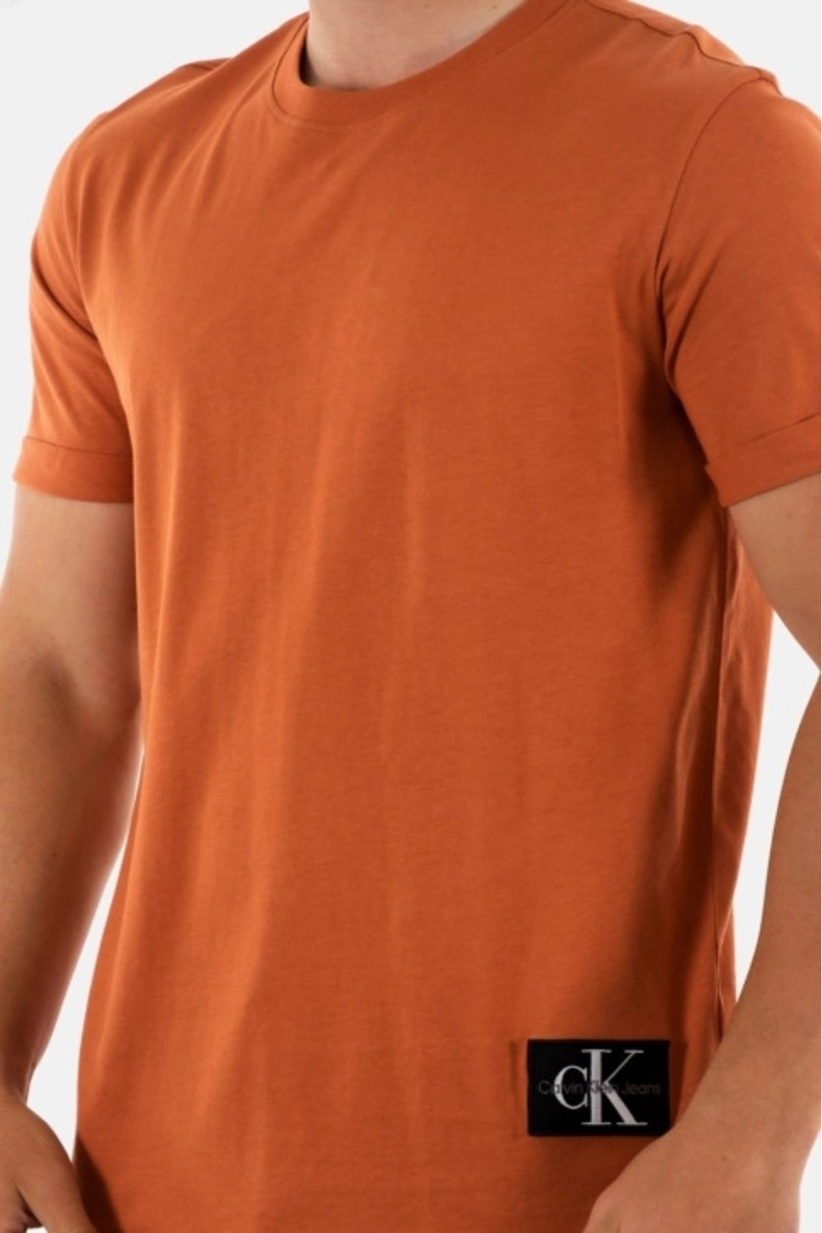 Calvin Klein-Pánske oranžové tričko Calvin Klein Jeans Badge Round Hem Tee GAN Auburn 3