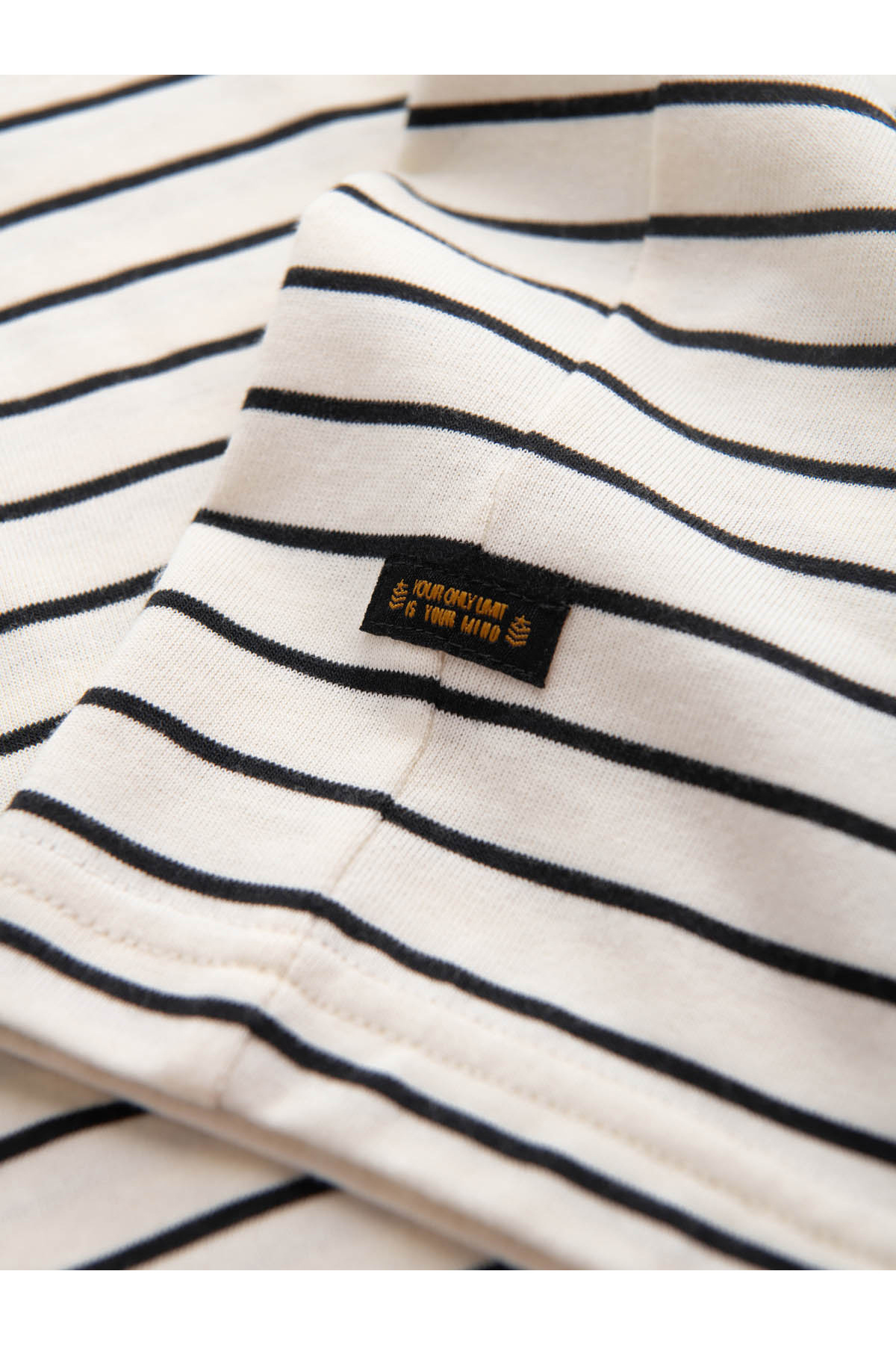 OMBRE-Men's striped t-shirt with patch by Ombre Design - cream and black V1 OM-TSCT-0183 S 7