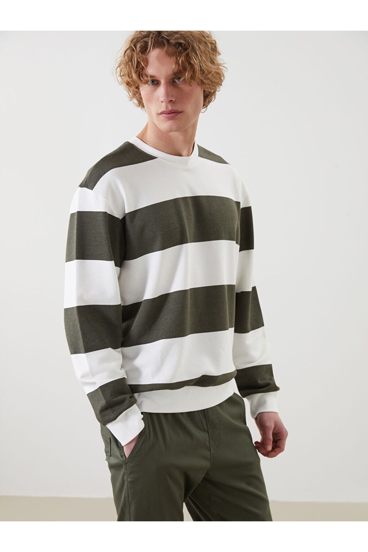 LC Waikiki Bisiklet Yaka Uzun Kollu Renk Bloklu Erkek Sweatshirt