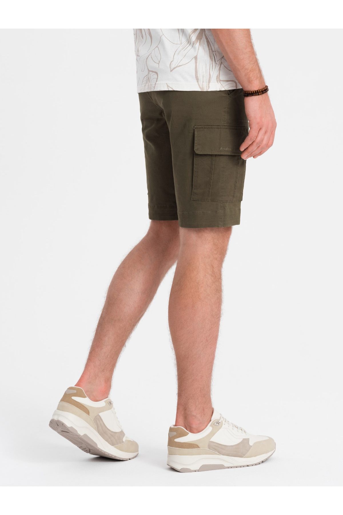 OMBRE-Jednofarebné pánske šortky s cargo vreckami - tmavé olivové V2 OM-SRCG-0133 S 9