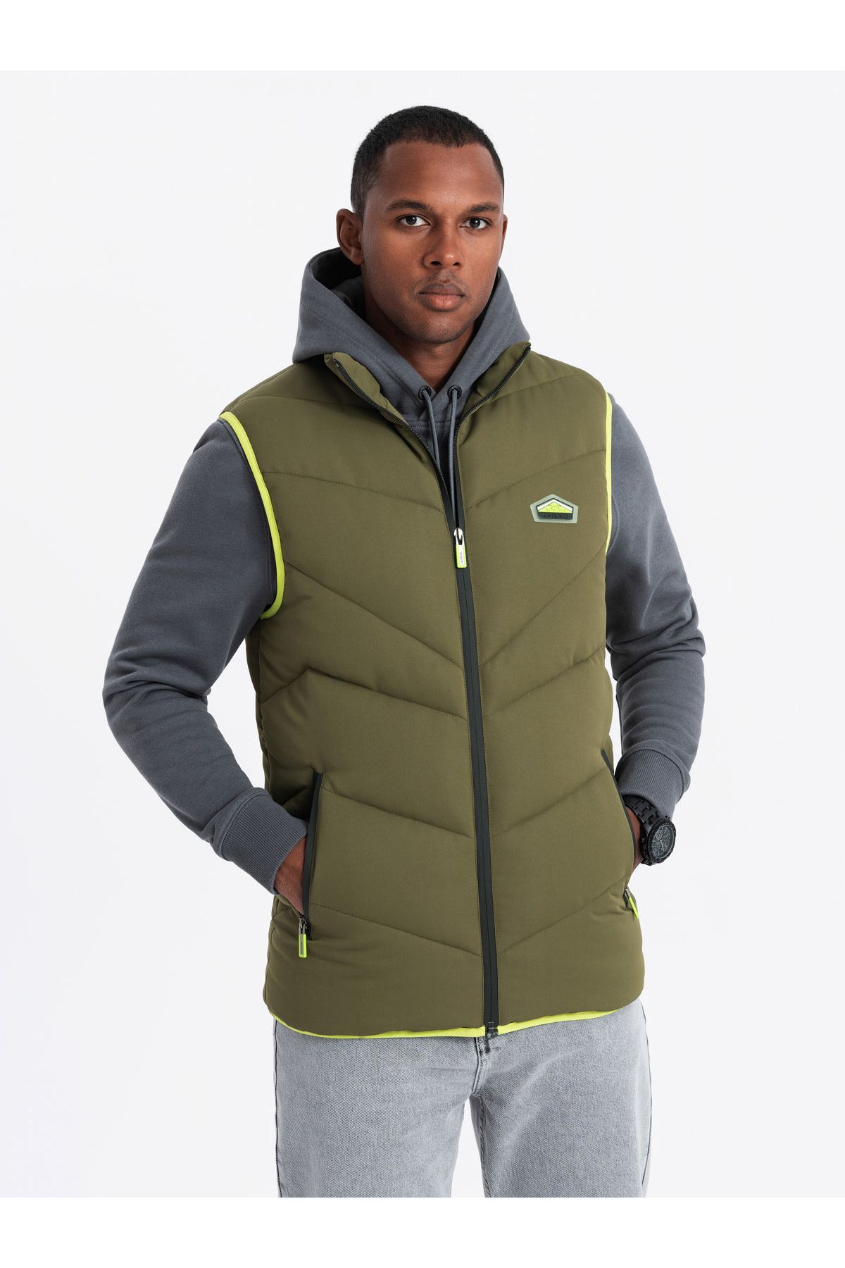 OMBRE-Gesteppte ärmellose Herrenjacke mit Neon-Akzenten - oliv V5 OM-JAVJ-0210 S/M 3