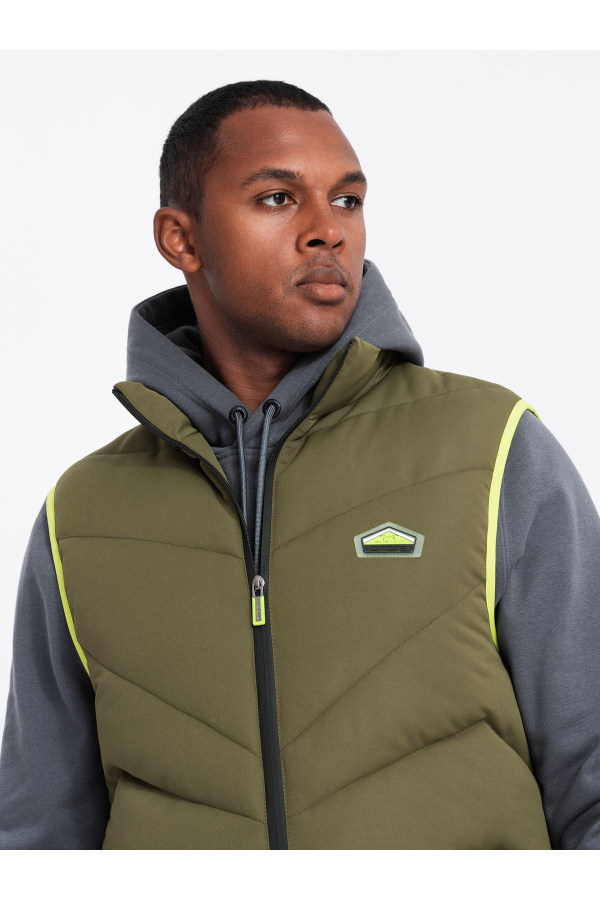 OMBRE-Gesteppte ärmellose Herrenjacke mit Neon-Akzenten - oliv V5 OM-JAVJ-0210 S/M 2