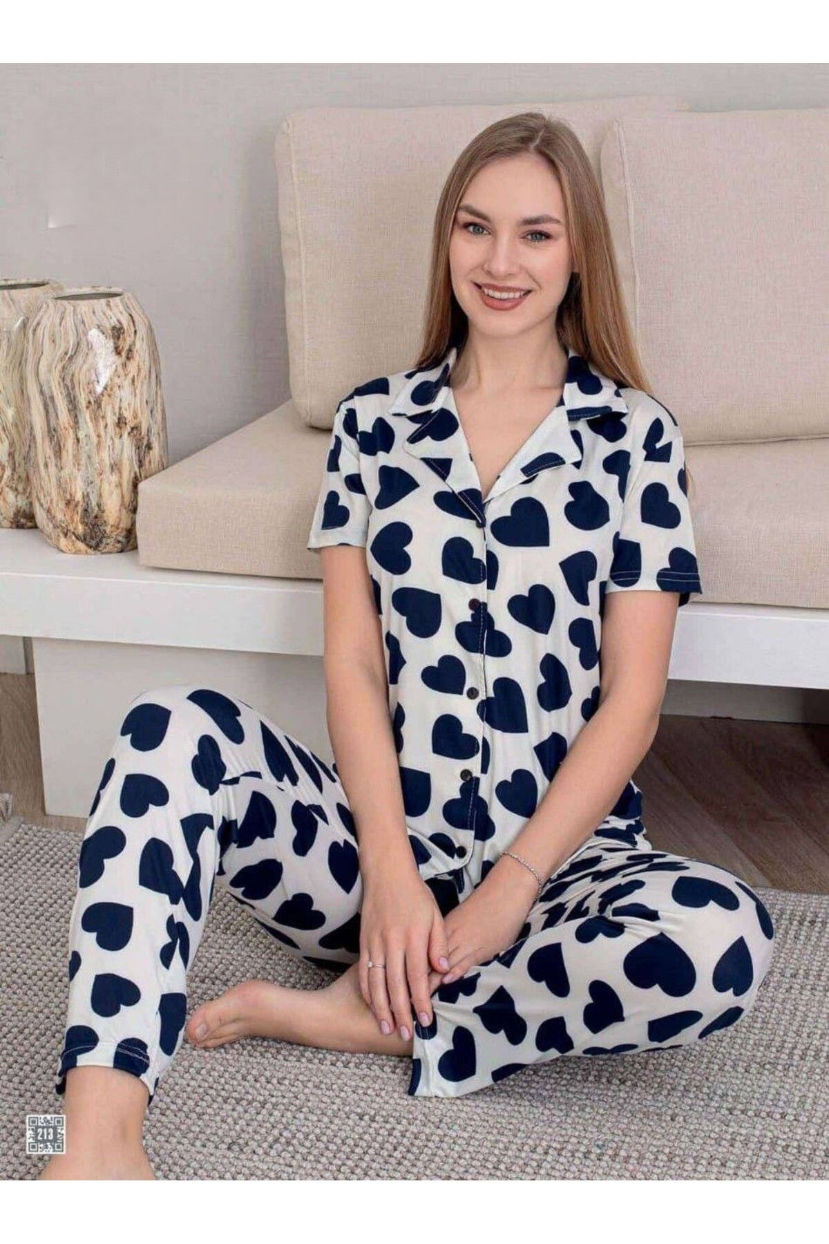 AYREKA HOMEWEAR Ekru Lacivert Kalp Desenli Milan Kumaş Kısa Kol Gömlek Yaka Kadın Pijama Takımı