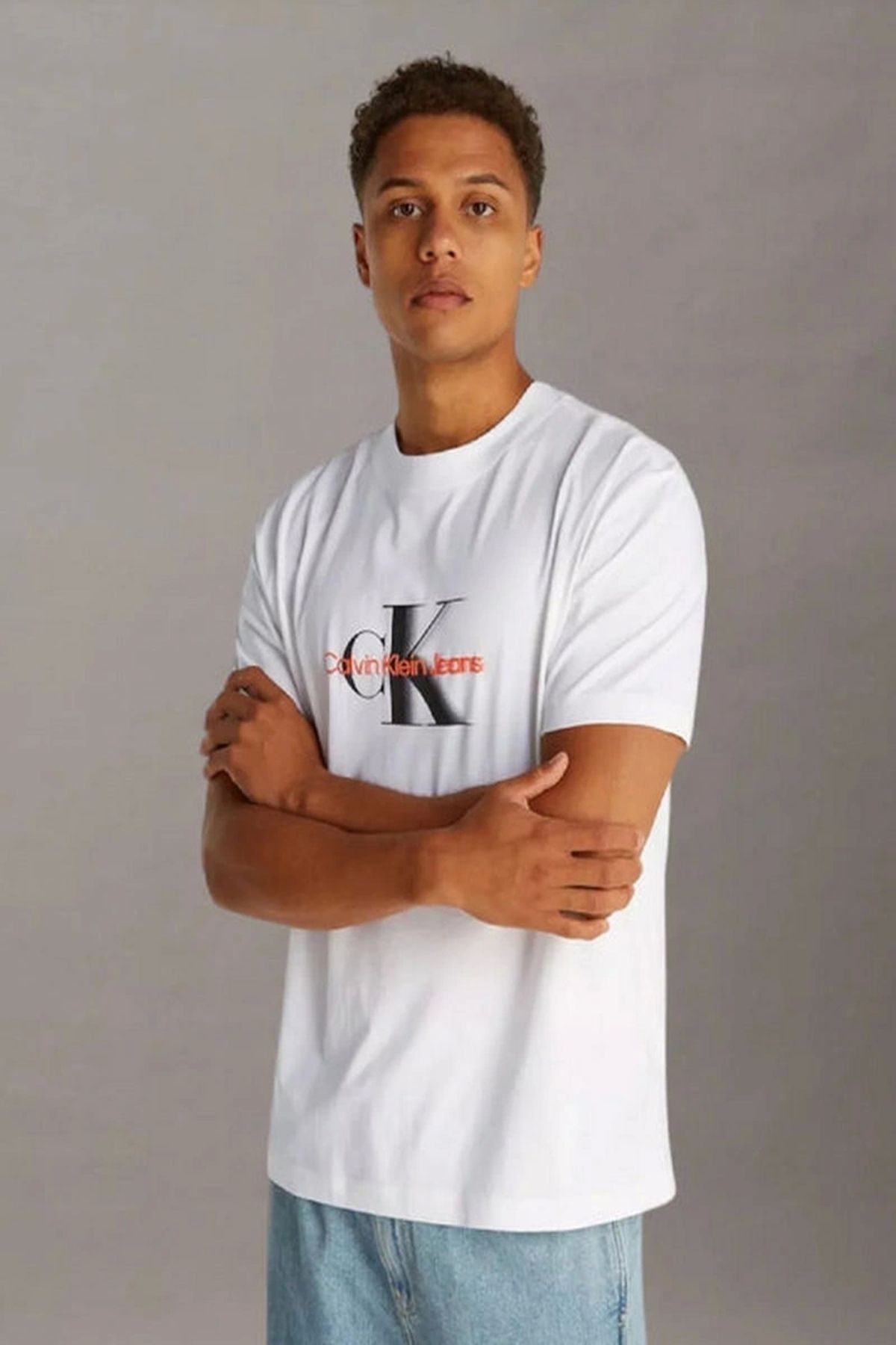 تی شرت مردانه مشکی مونوگرام سفید Calvin Klein