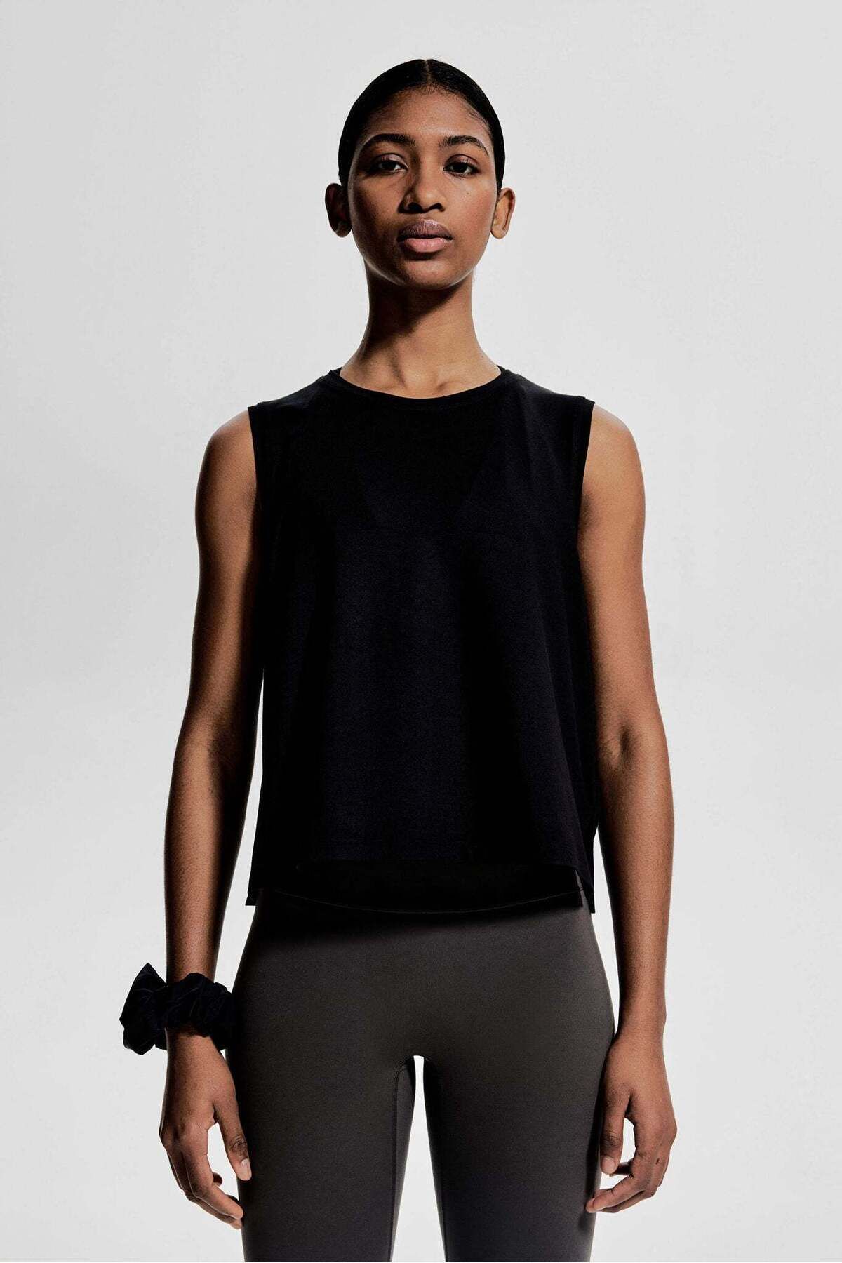 H&M-Boxy-style sports vest top in DryMove™ 6