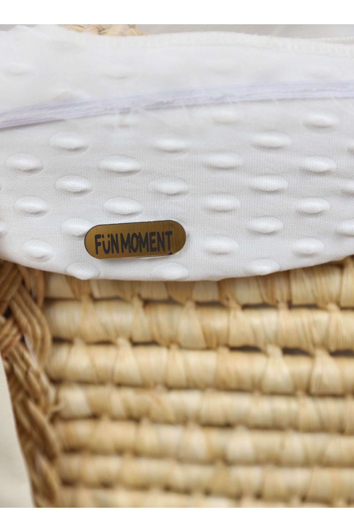 Fun Moment- Moses Basket Cradle with Foldable Wooden Stand 3