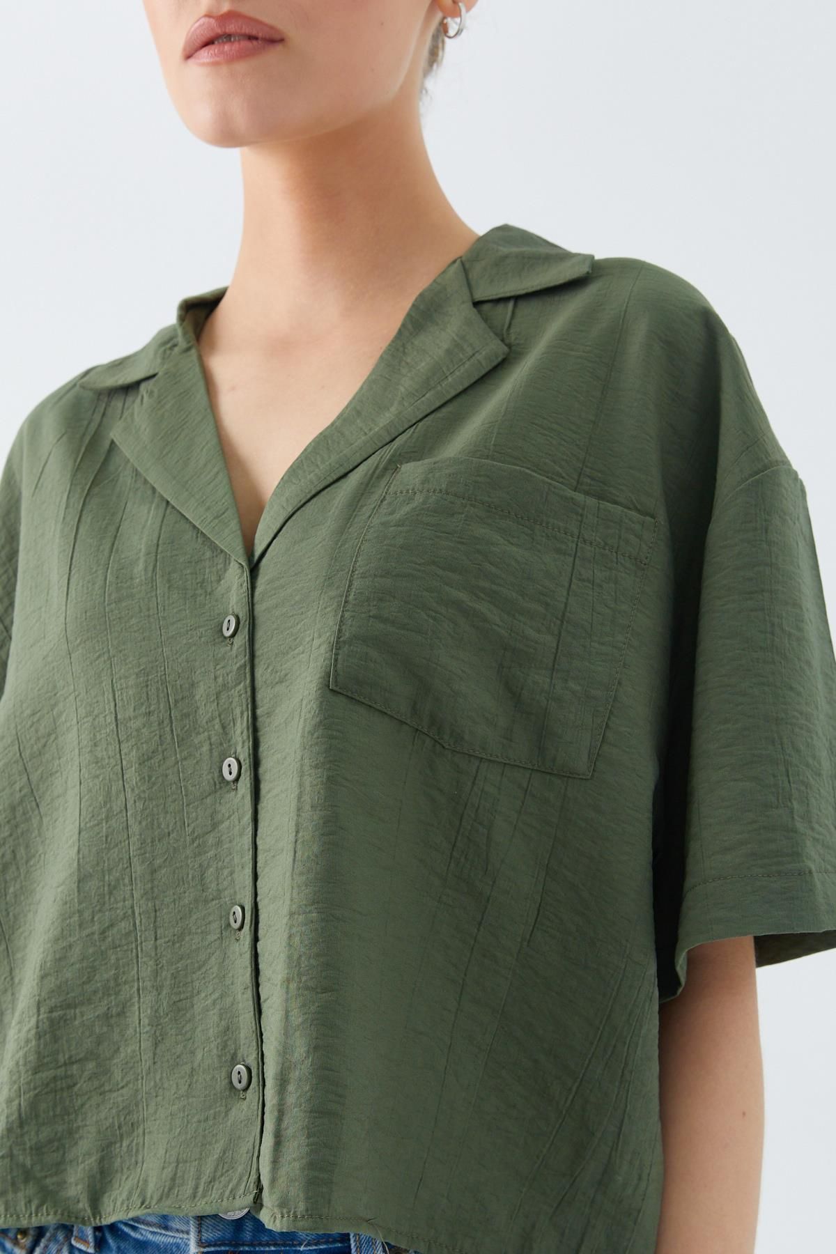 Mixray-4556 Model Women's Khaki Crop Shirt - Basic Design with Pockets 4