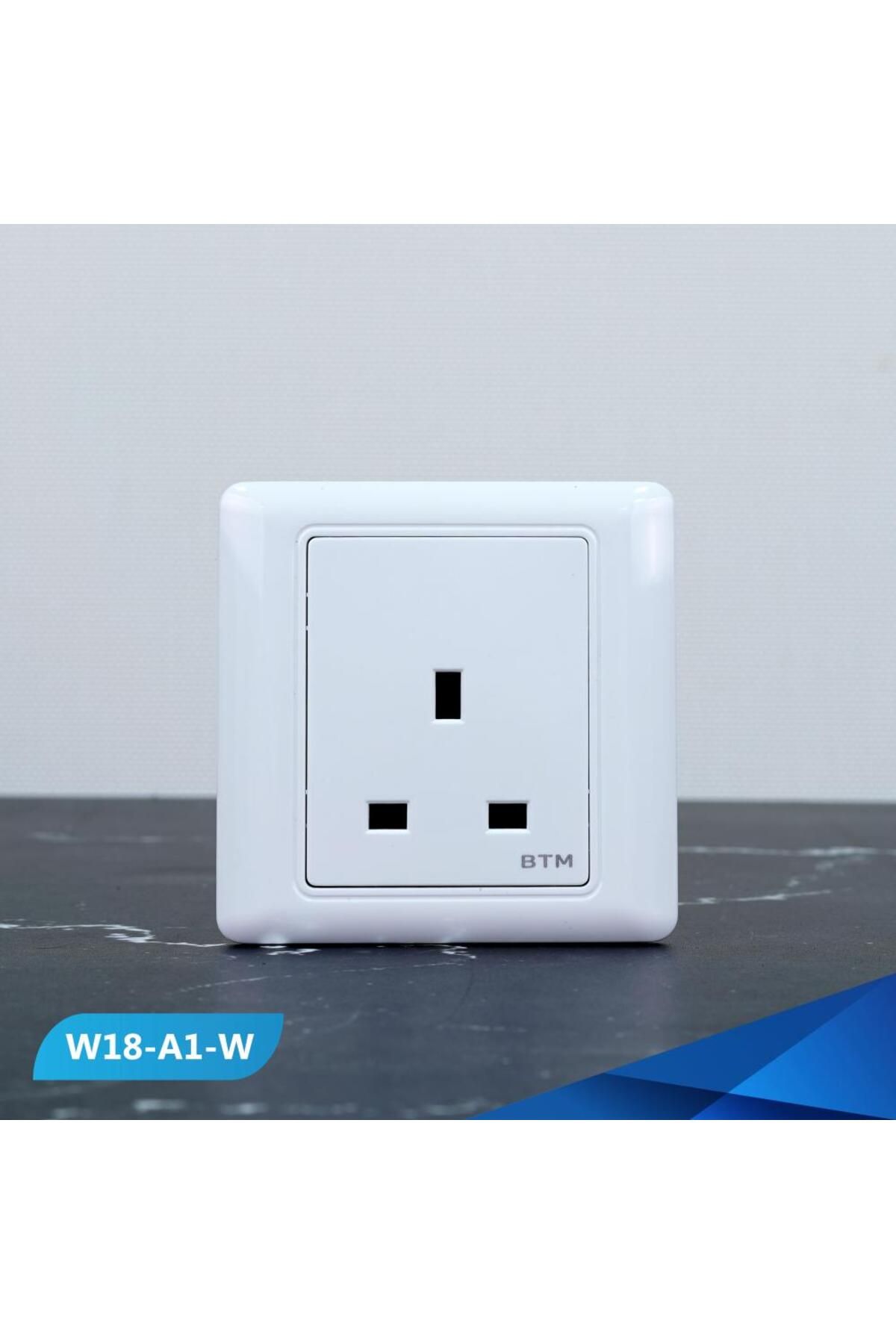Btm-13 amp socket, white, twisted 1