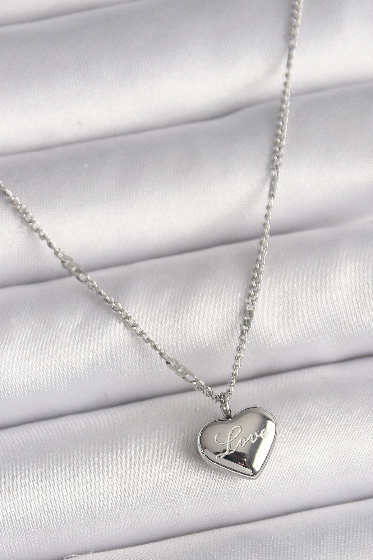 MMB Boutique 316L Çelik Gümüş Renk Zincir Love İşleme Kalp Figür Kadın Kolye