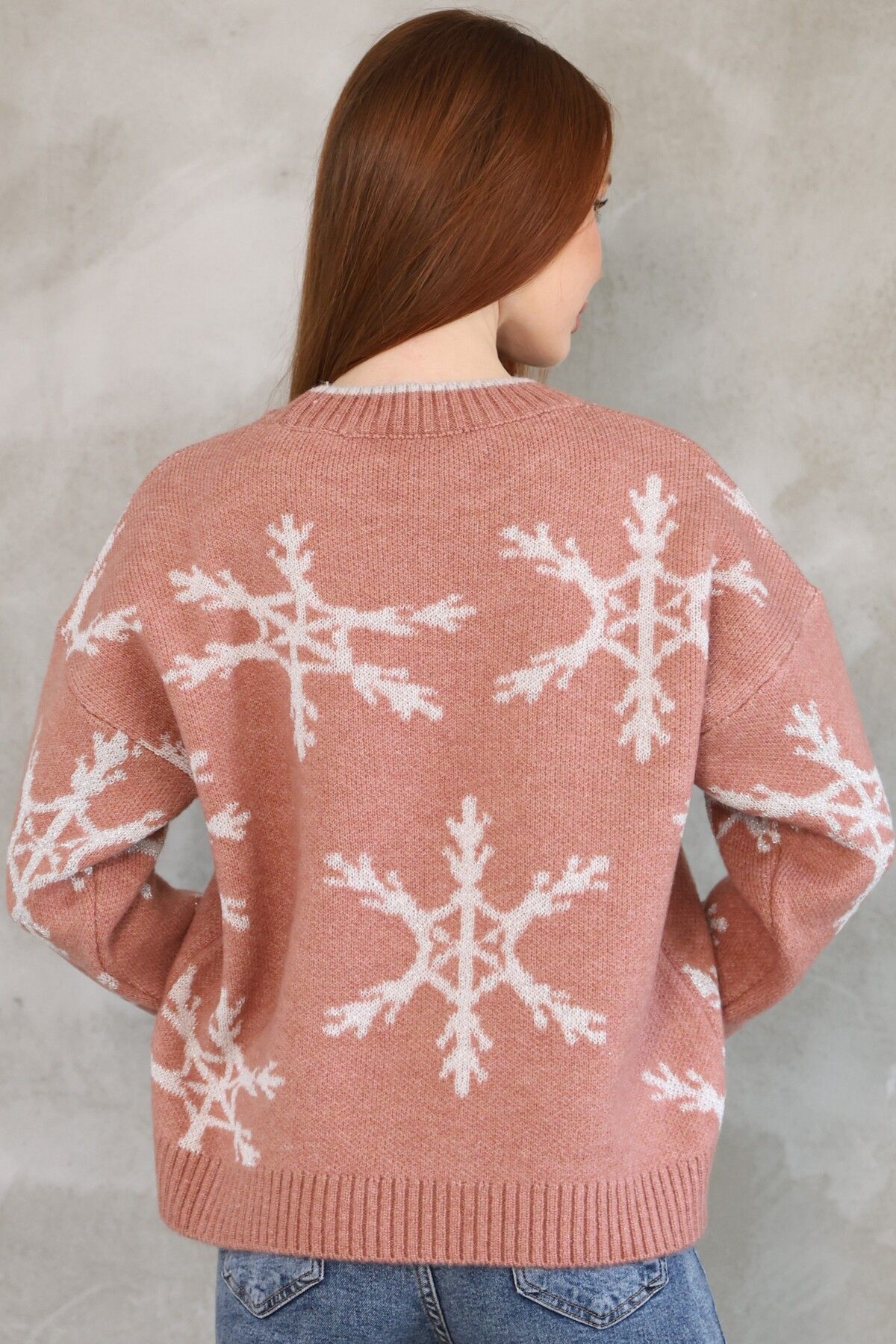 VEGENZE-Women's Dusty Rose Snow Pattern Silvery Crew Neck Knitwear Sweater 7