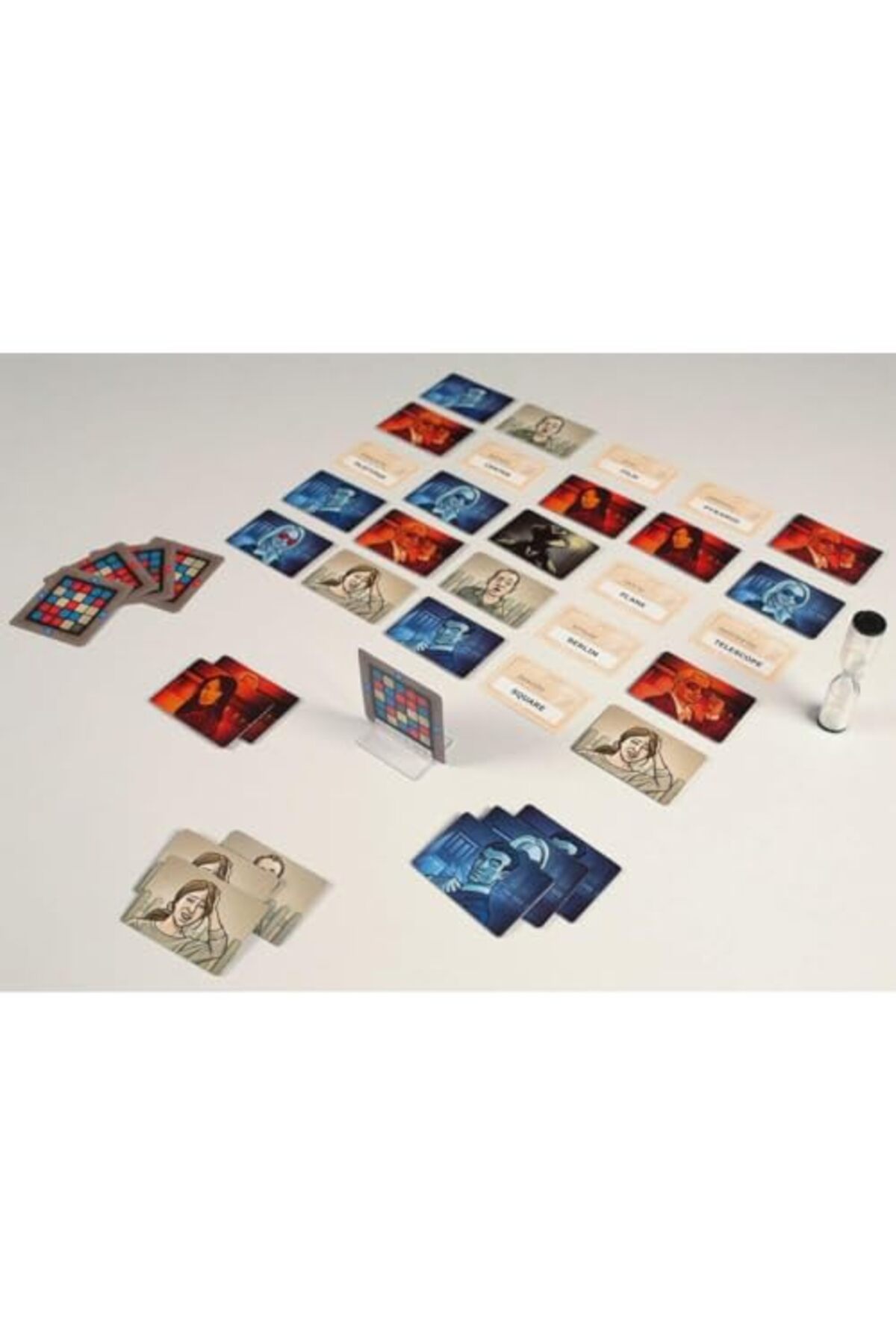 بازی رومیزی کدنامز، سرگرمی خانوادگی پرشتاب، بازی کارتی آموزشی برای کودکان، نوجوانان و بزرگسالان