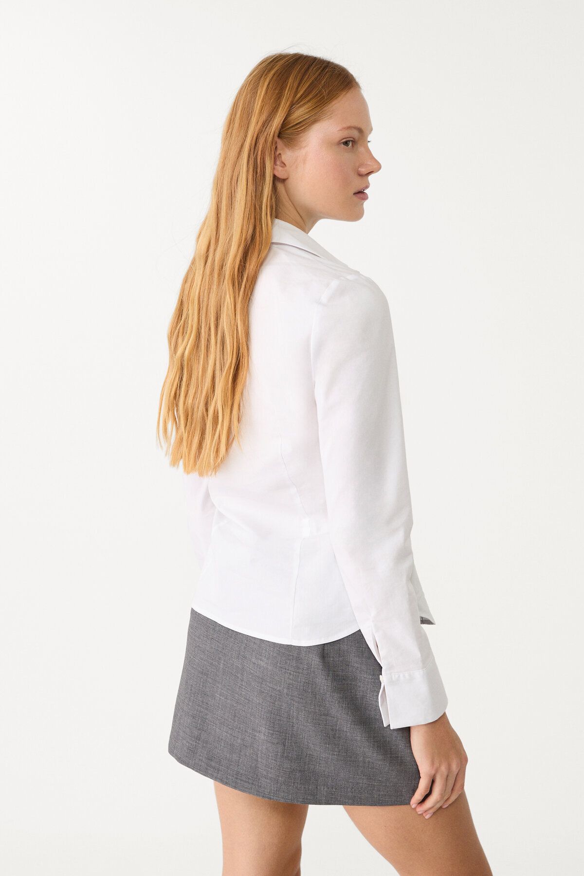 Stradivarius-Body-Fitting Basic Shirt 3