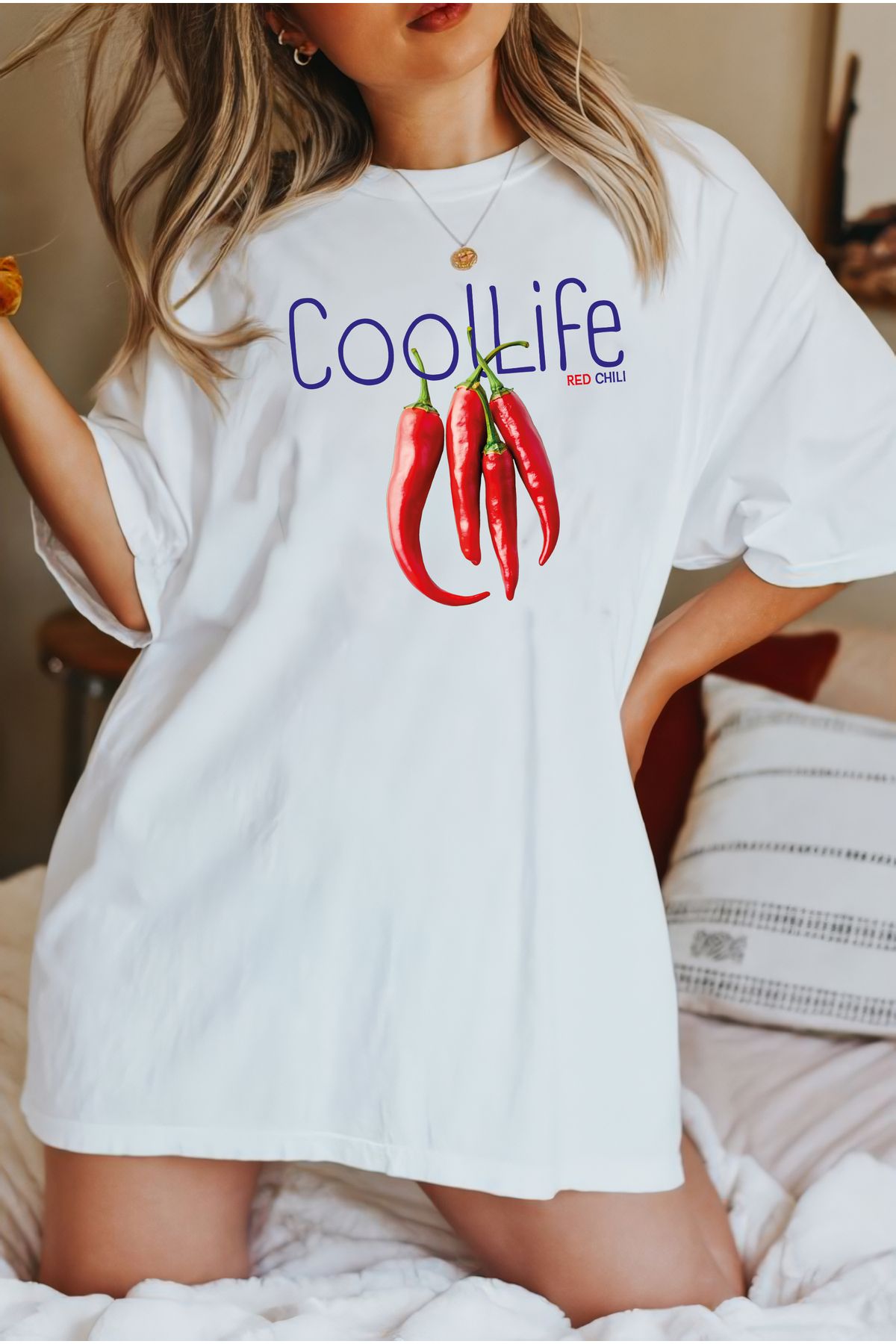 swOzz Cool Life Kırmızı Biber Baskılı Kadın Oversize Beyaz Tshirt