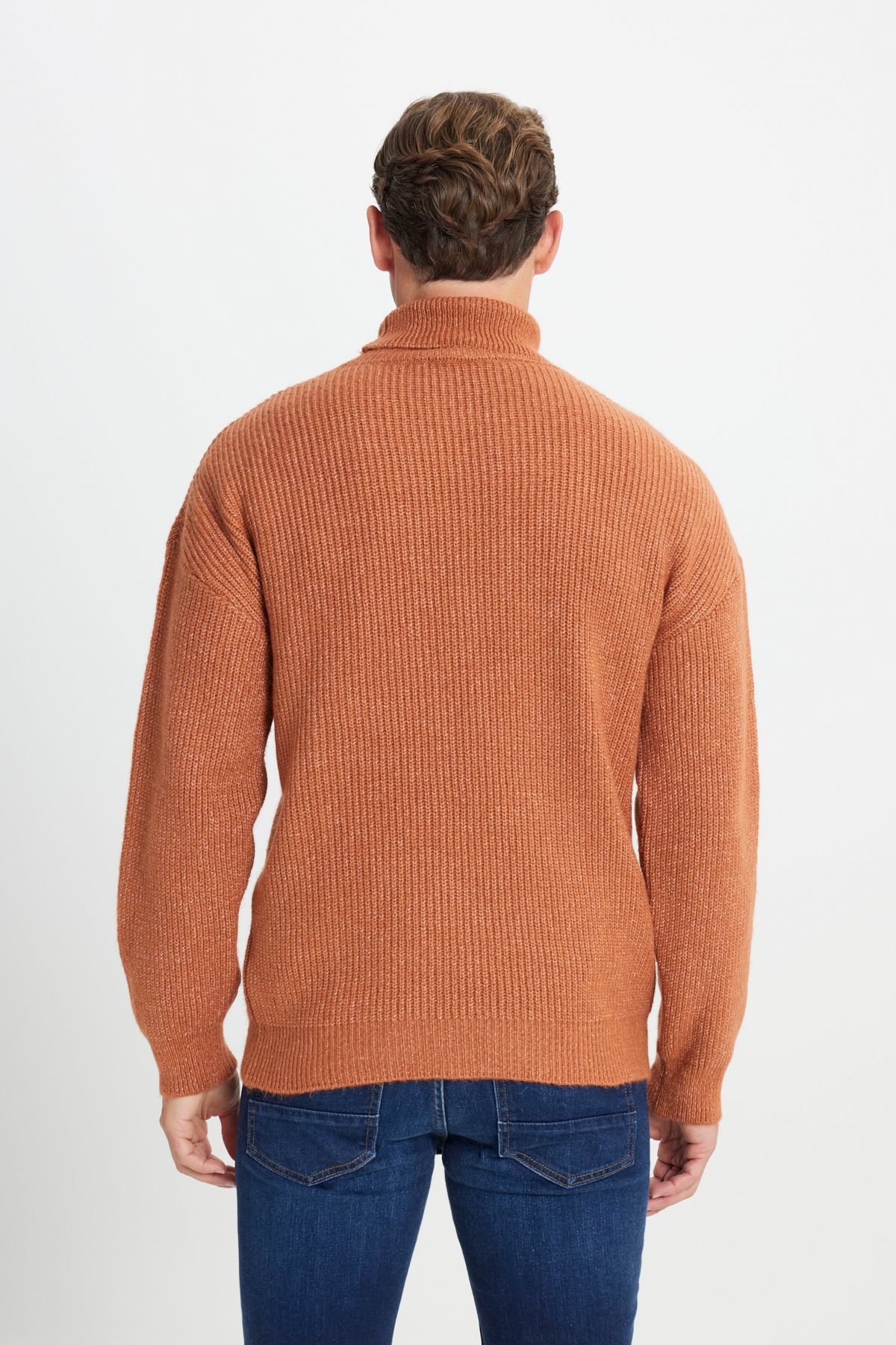 AC&Co / Altınyıldız Classics-Herren-Pullover mit lockerem Schnitt, Rollkragenpullover, gemustertem Schal und weichem, strukturiertem Zimt-Strickpullover für Herren 5