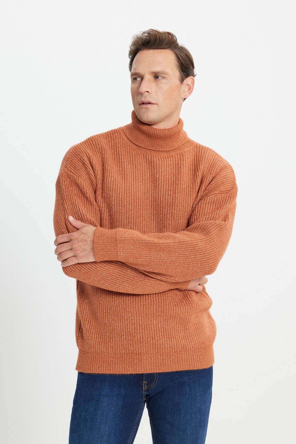 AC&Co / Altınyıldız Classics-Herren-Pullover mit lockerem Schnitt, Rollkragenpullover, gemustertem Schal und weichem, strukturiertem Zimt-Strickpullover für Herren 8