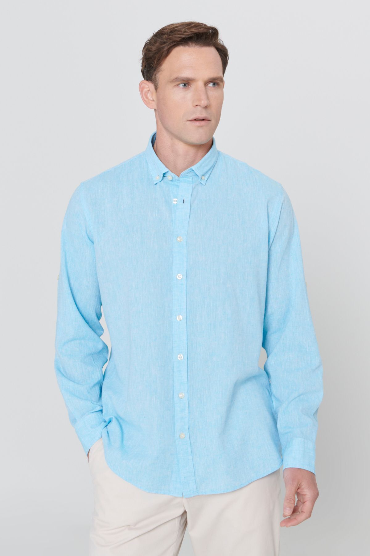 AC&Co / Altınyıldız Classics-Türkises Leinenhemd für Herren - Relaxed Fit, geknöpfter Kragen, Comfort Fit 3