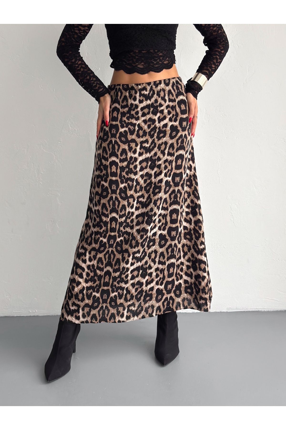 YUSUF CAN KARATAŞ KARATAŞ GİYİM-Fusta de damă neagră cu model leopard, cu talie elastică, lungă din țesătură de viscoză, model clopot 3