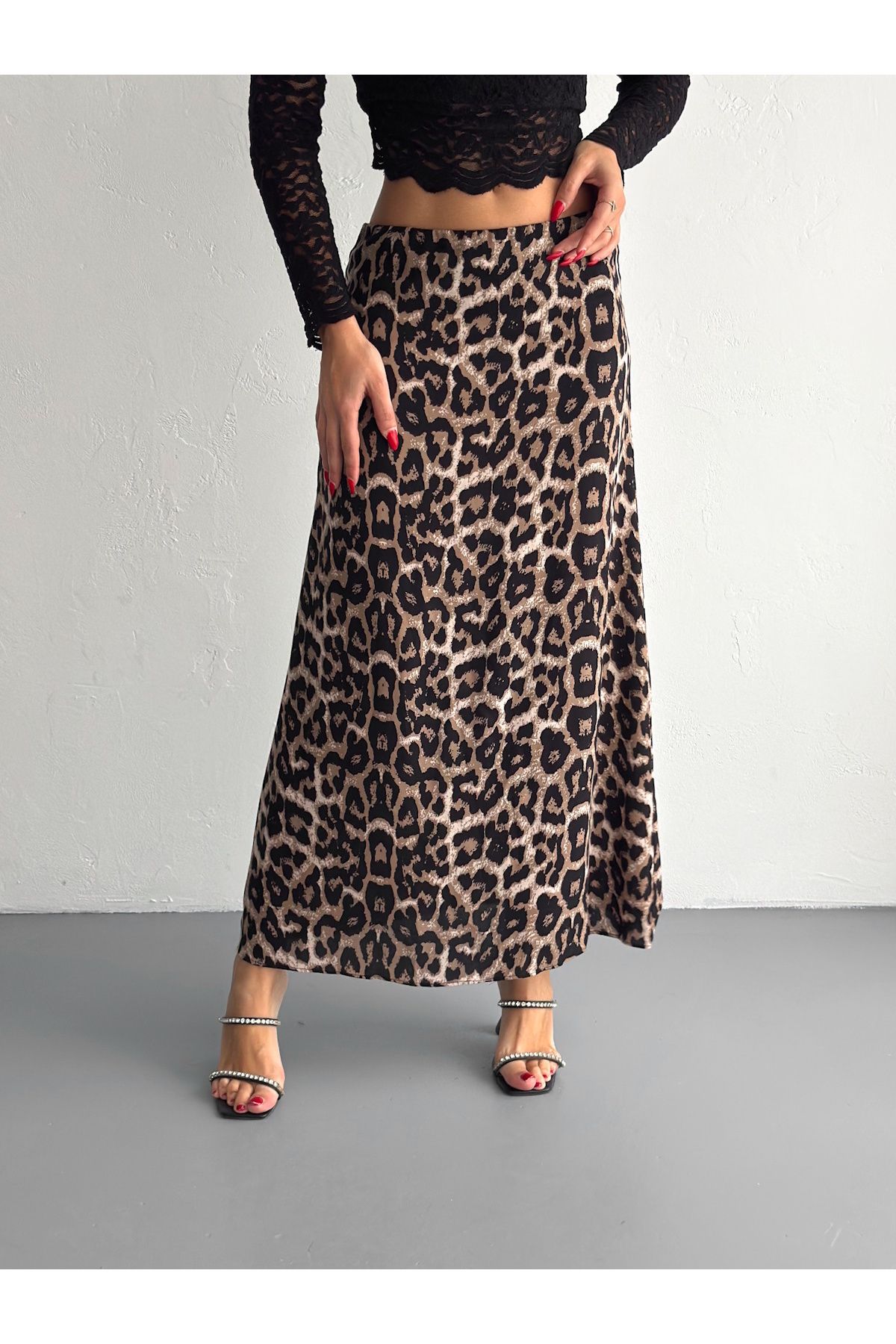 YUSUF CAN KARATAŞ KARATAŞ GİYİM-Fusta de damă neagră cu model leopard, cu talie elastică, lungă din țesătură de viscoză, model clopot 4