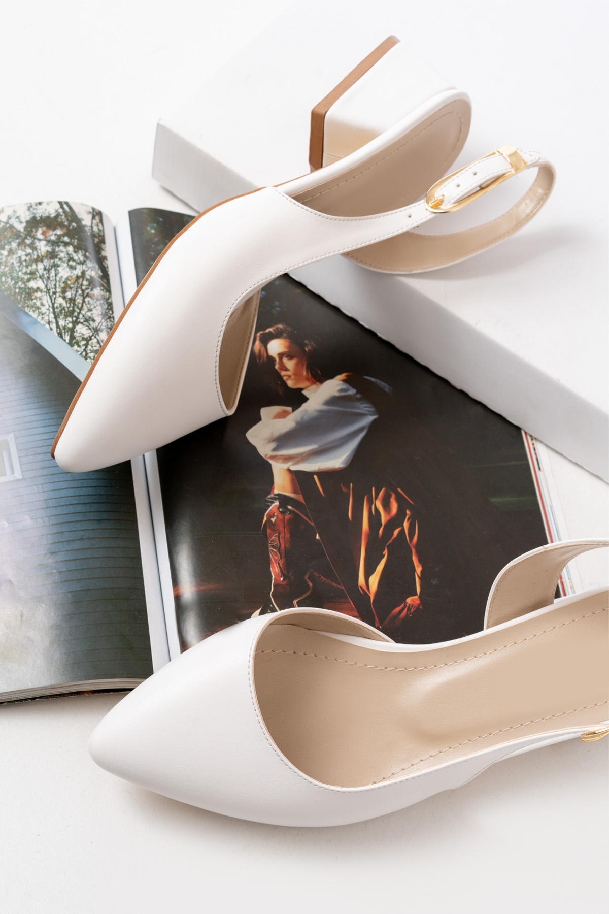DURUNUN BUTİĞİ  Duara Beyaz Yanı Tokalı (4 cm Topuk Boyu ) Sivri Burun Topuklu Babet Ayakkabı - Görsel 3