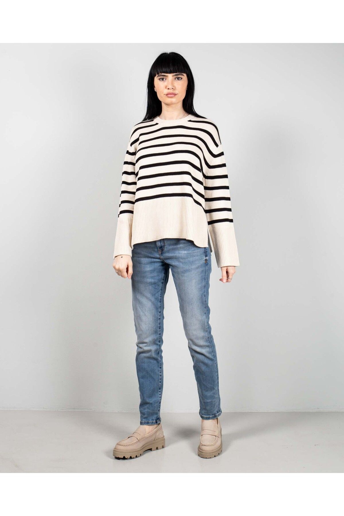 Miniprix-Knitted cotton sweater with side slits 25MKF02055 1