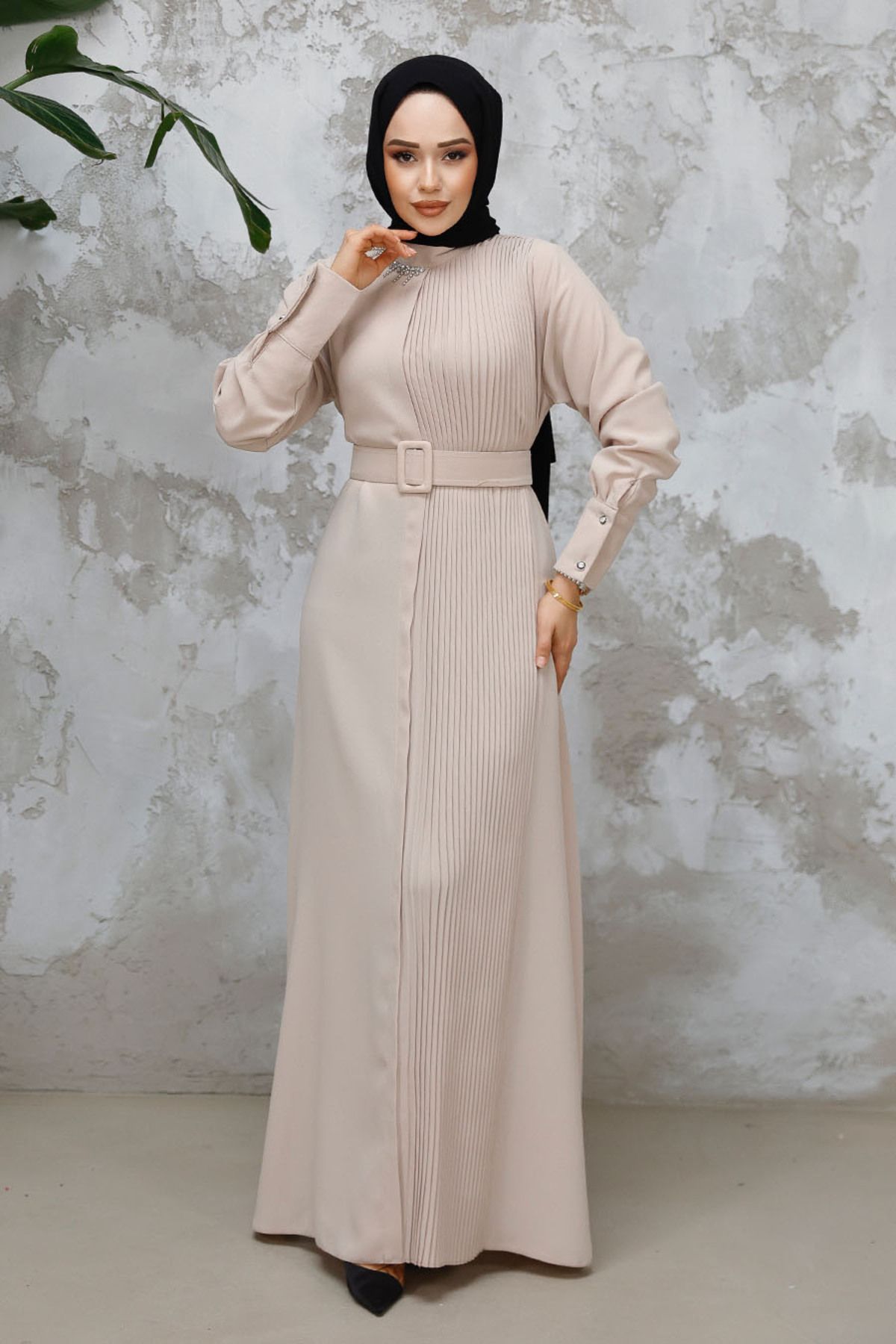 Neva Style-Μπεζ φόρεμα Hijab - Με αγκράφα και ζώνη, Μοντέλο 65879BEJ 3