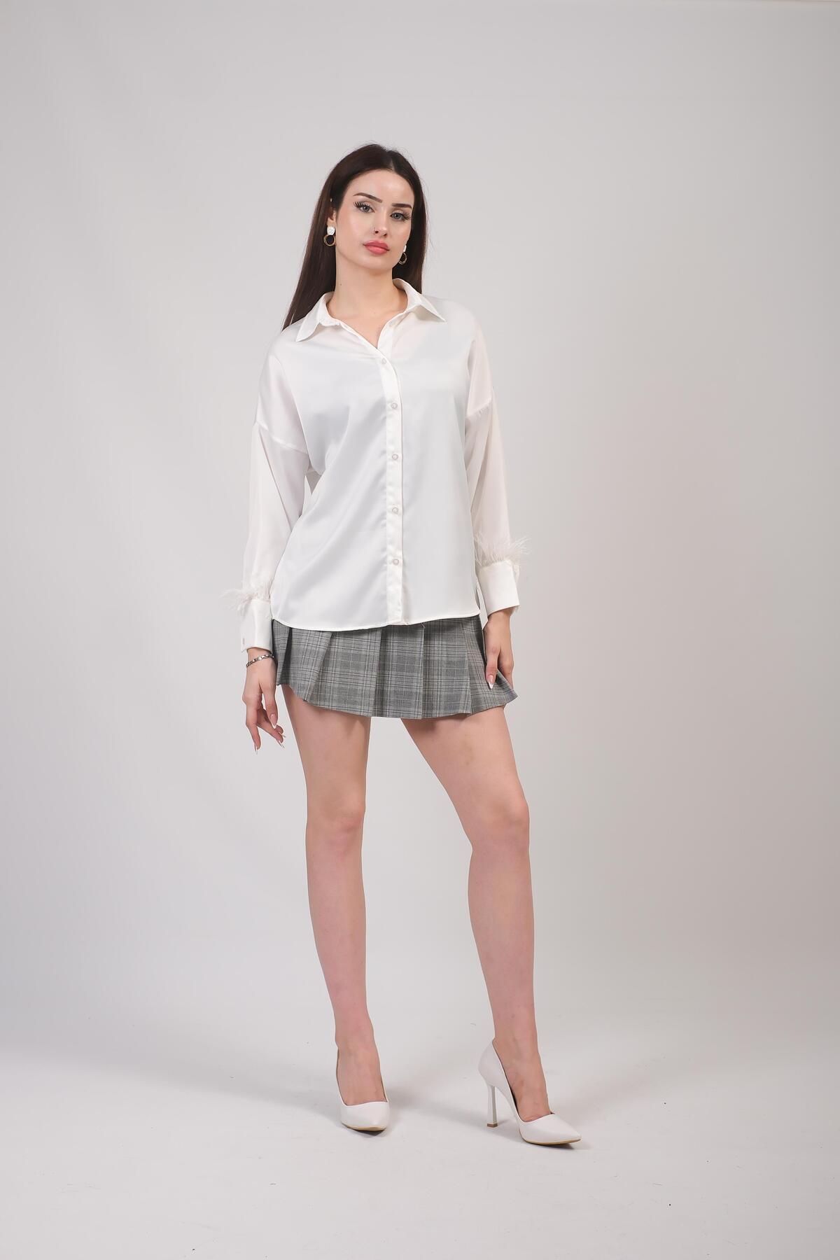 Oversize Model Kolu Tüy Detay Beyaz Saten Gömlek