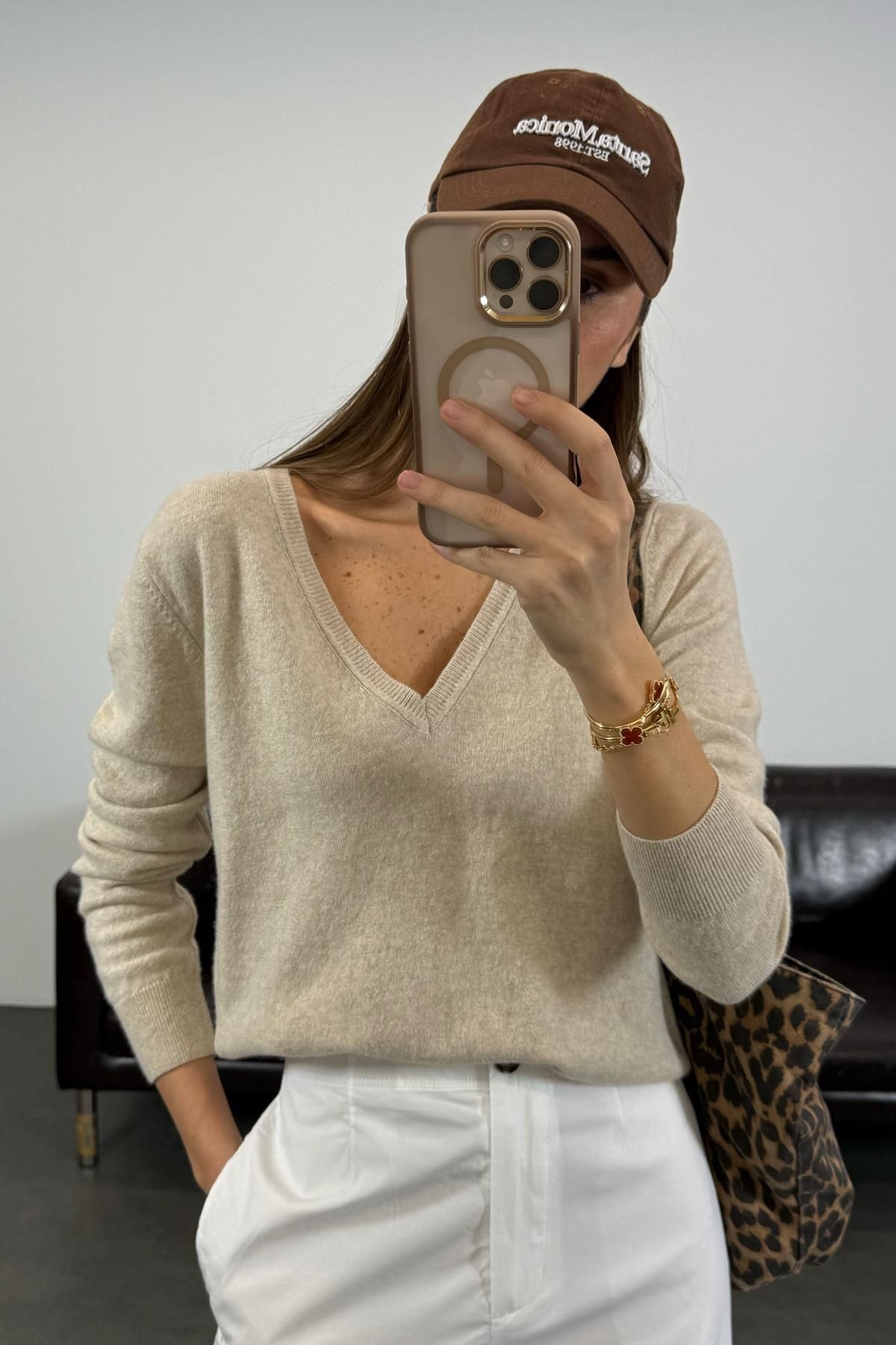 5in1Canpolat-Beige V-Neck Cashmere Sweater 4