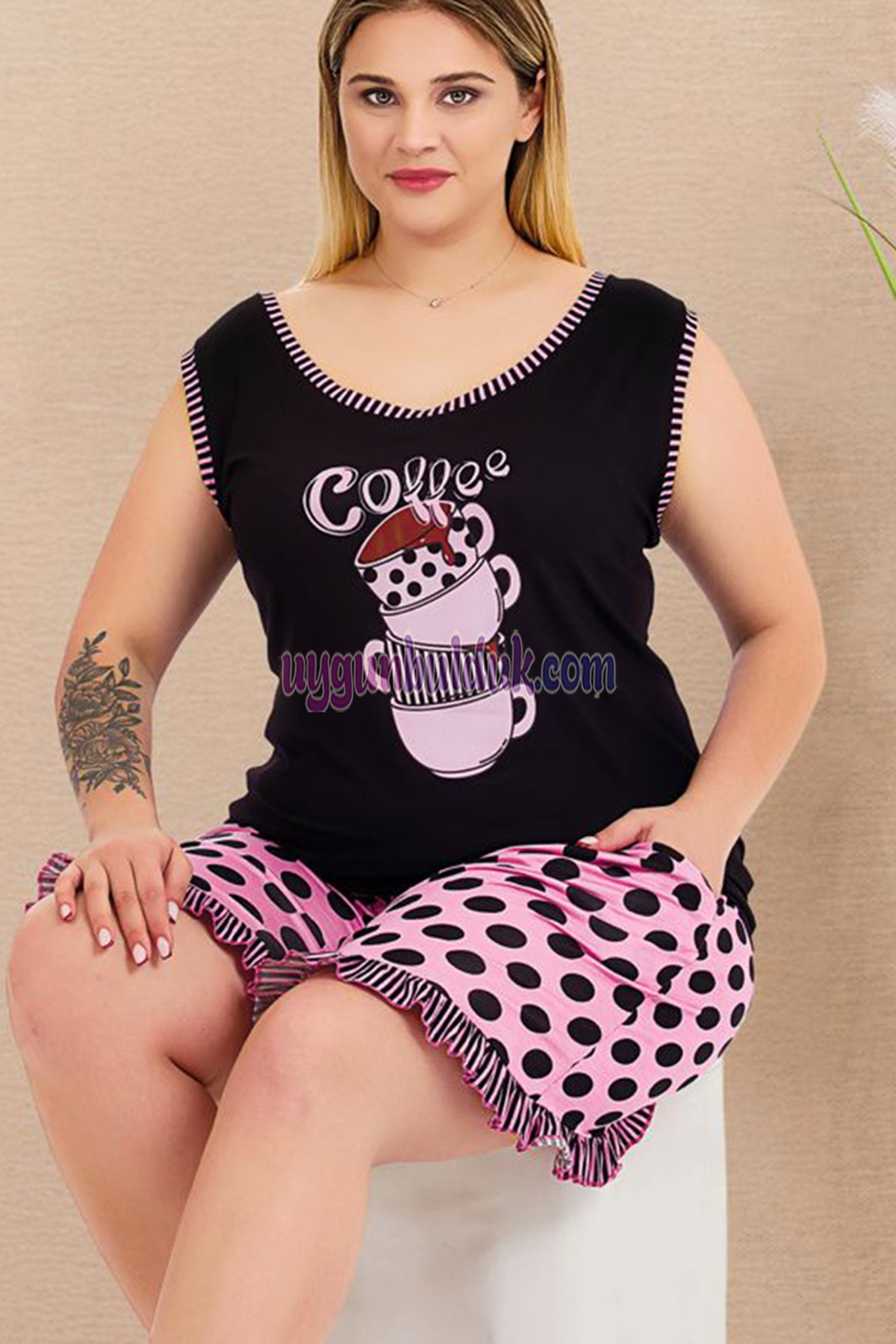 Pembe - Siyah Renkli ve Puantiyeli, Askılı Kol ve Şortlu Büyük Beden Anne Pijama Takımı 10431 Pembe - Siyah Renkli ve Puantiyeli, Askılı Kol ve Şortlu Büyük Beden Anne Pijama Takımı 10431, 3XL-10431, Büyük Beden Şortlu Pijama Takımı, 3XL-10431