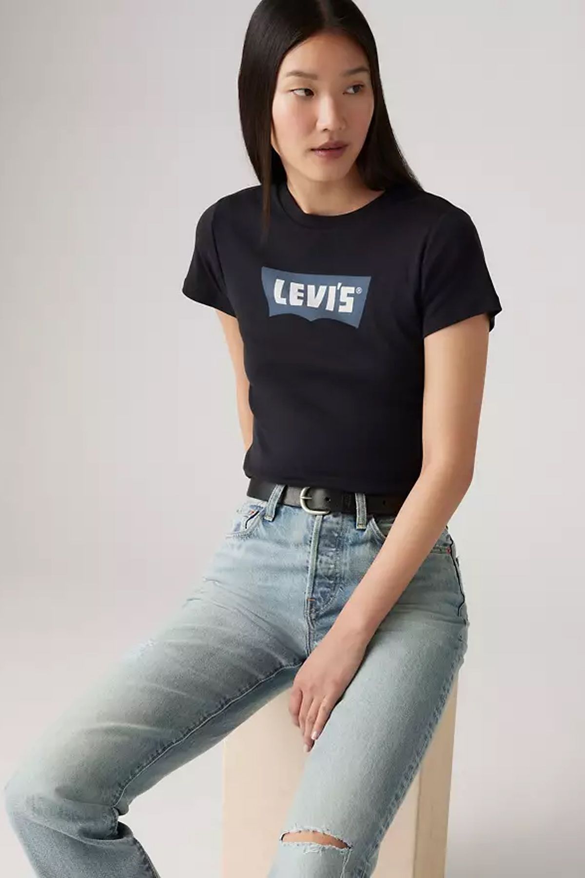 Levi's-تيشيرت نسائي بطبعة Essential Sporty - A8798-0030 2