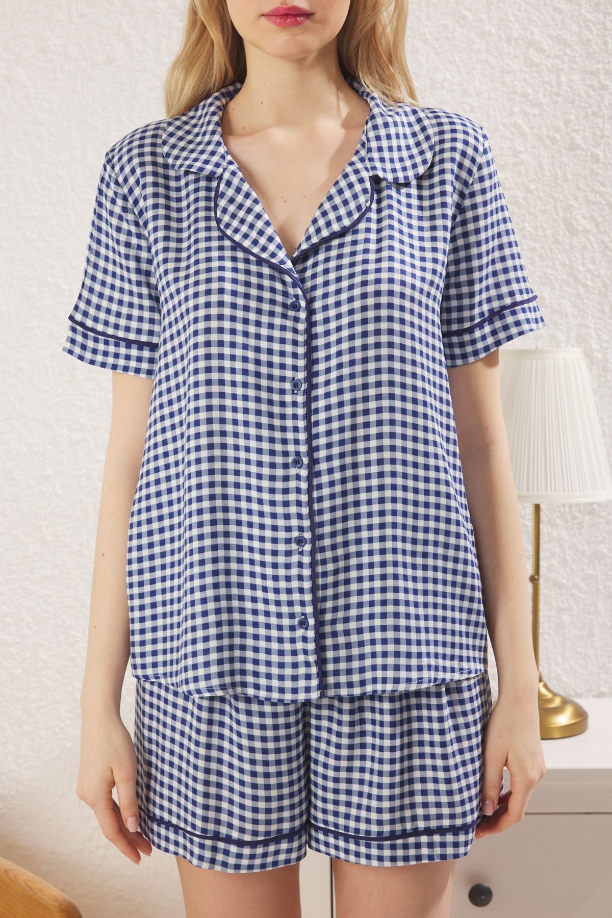 Trendyol Collection-Marineblaues, kariertes, gewebtes Pyjama-Set mit Schleife/Schleife und Viskose-Shorts THMSS25PT00279 3