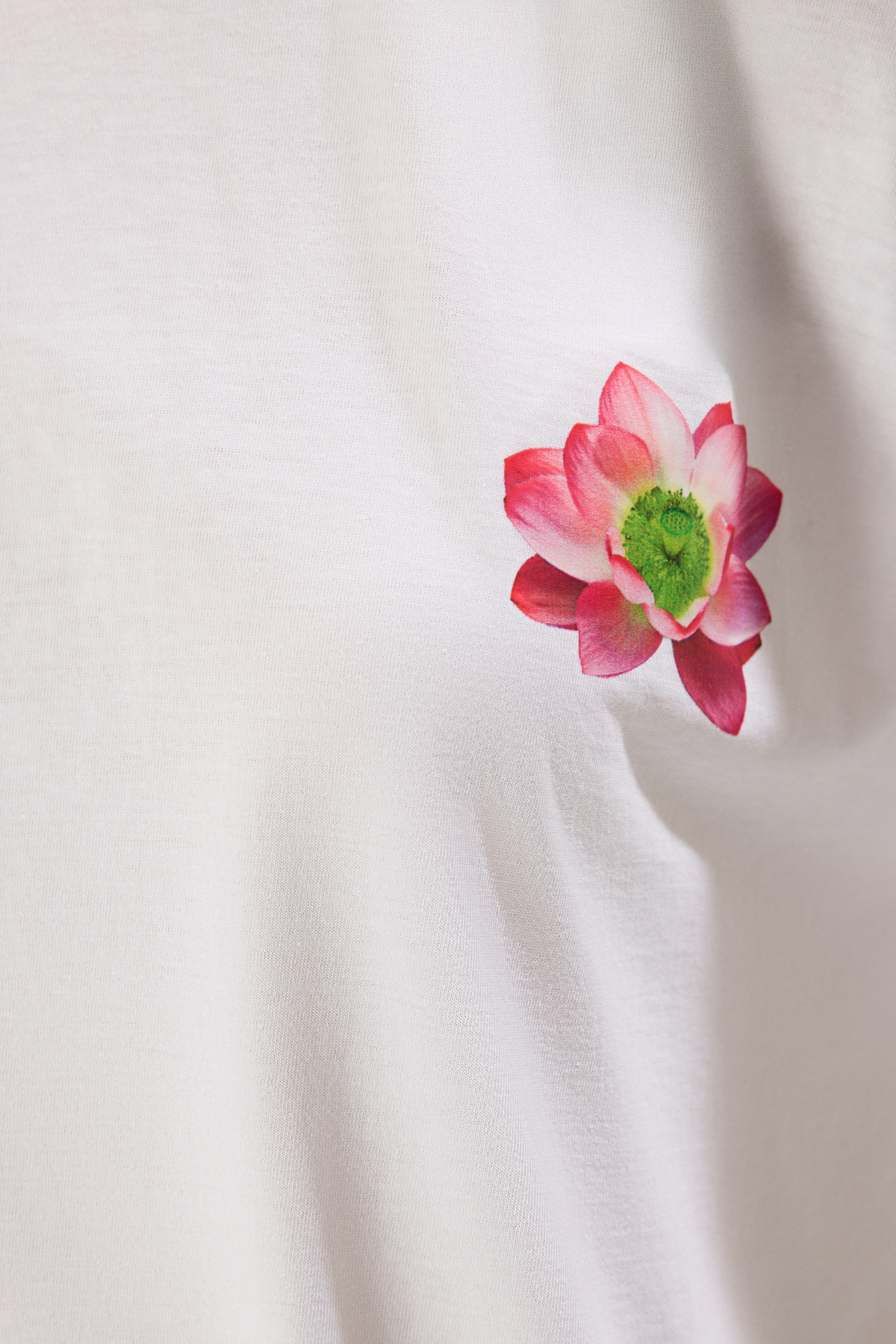 Trendyolmilla  Beyaz %100 Kalın Pamuklu Oversize/Geniş Kalıp Ön Arka Çiçek Baskılı Örme T-Shirt TWOSS25TS00099 - Görsel 4