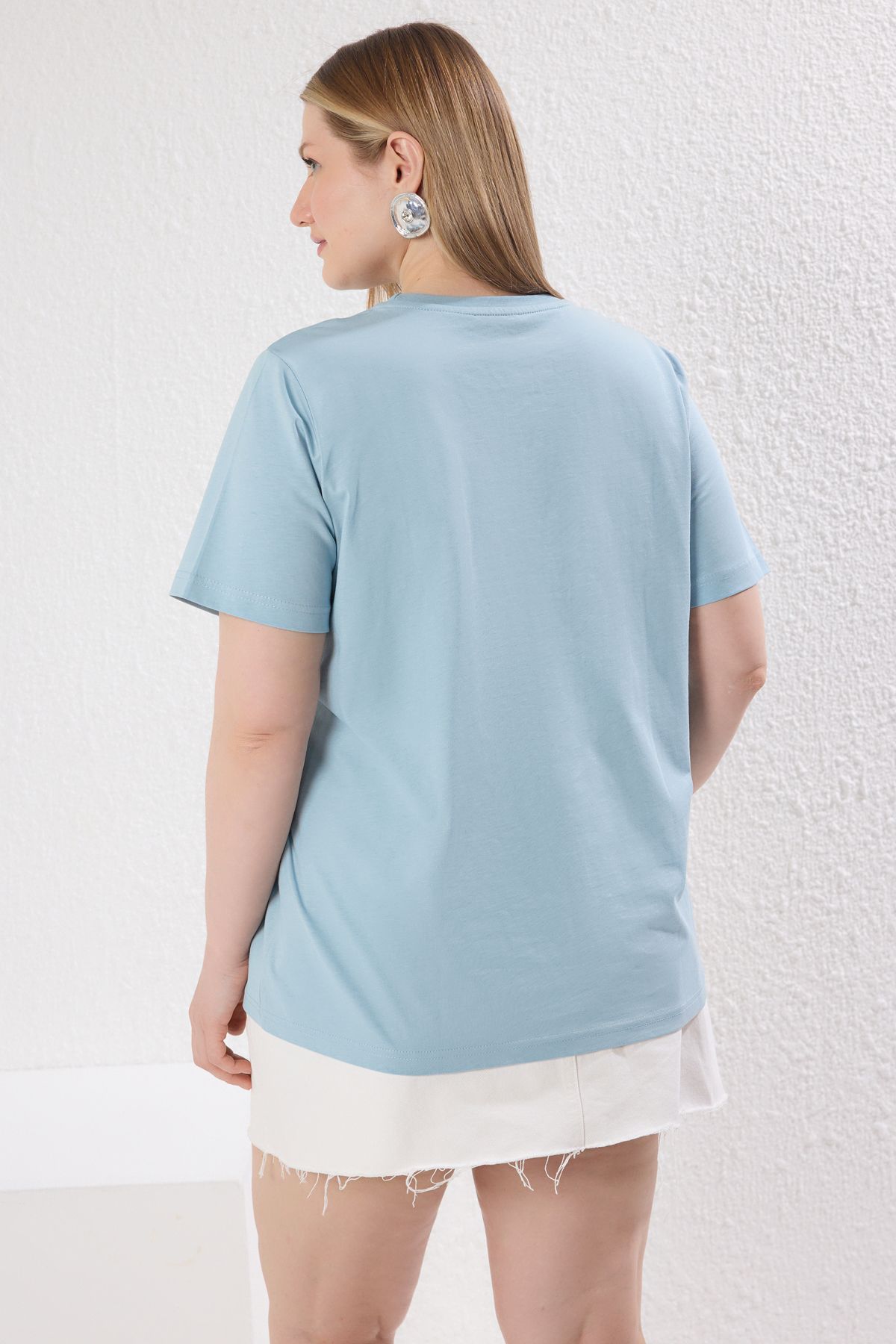 Trendyol Curve-Koszulka z nadrukiem Stone Detailed Blue Boyfriend Fit Plus Size - 100% bawełny Tbbss25Bf00021 5